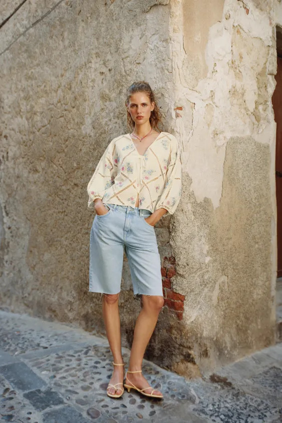 DescriptionContentsMeasurementsMid-rise pants with an elasticized waistband at the back. Front po... | Zara US