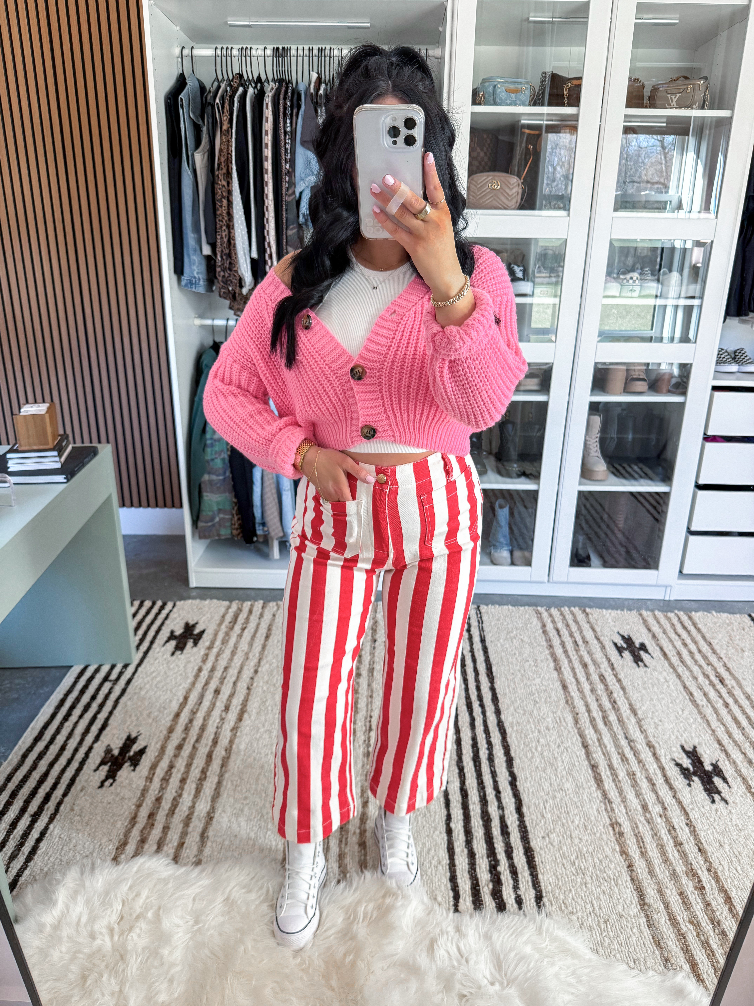 Fun Pink & Red Valentine's Day Outfit ❤️💕

Sweater - small
Tank Top - xs
Bralette - medium
Pants - 4 (typically I would wear a 2 in these, but needed to size up one for the bump!)

This look may be my favorite for V-Day! It's so fun but also super casual! Love these red & white striped cropped jeans paired with this cropped pink cardi! Finished the look with my white leather platform converse. 

 

 

#LTKValentine #LTKootd #LTKBump