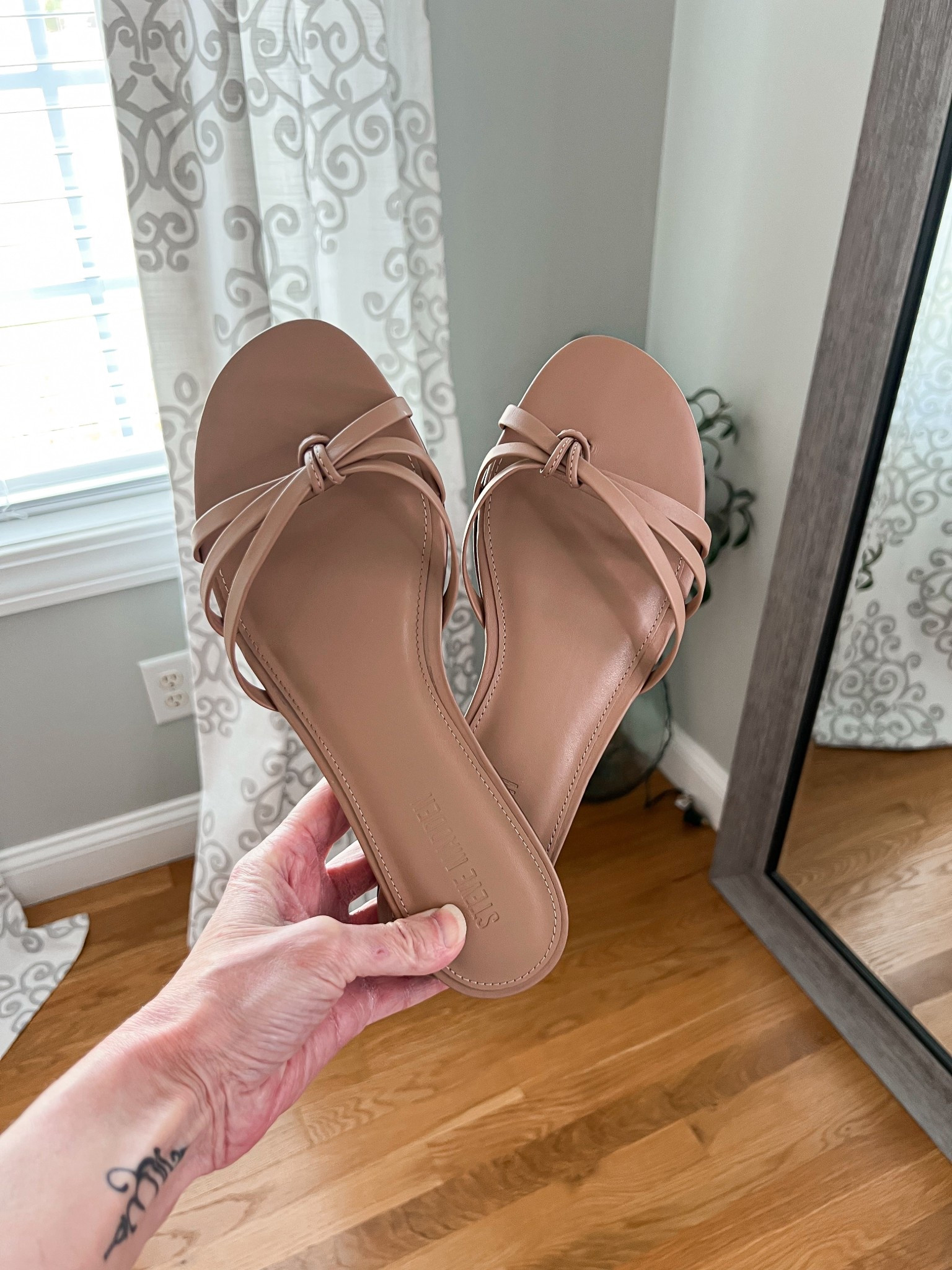 Just unboxed the prettiest sandals for summer 😍

#LTKFindsUnder100 #LTKShoeCrush