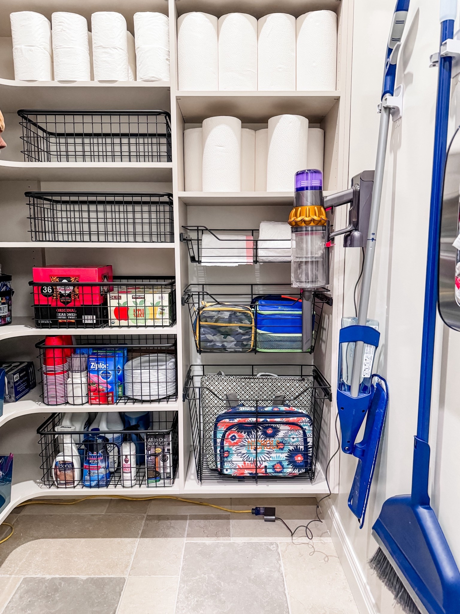 Peep this utility closet that is ready to pick up spills! And there is space to grow into it, which is always a win. 🏆
