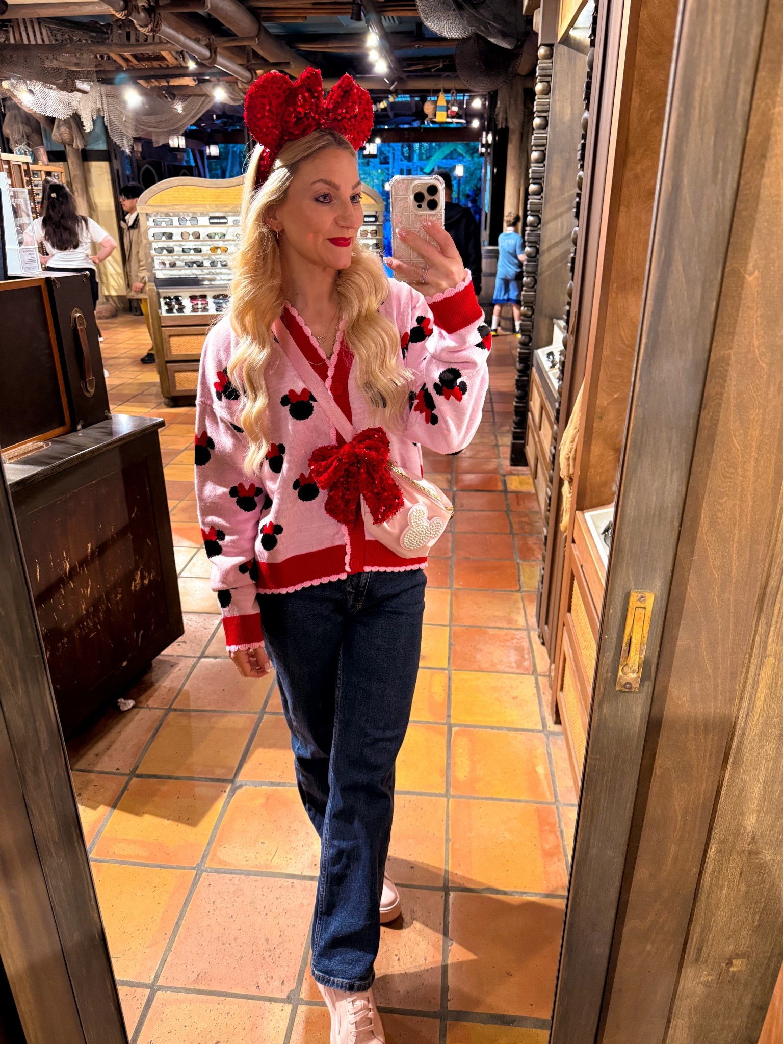 A cozy magic outfit 🎀💖🏰
Ears and Bag Bow are from..
https://earseverafter.com/search?q=red+sparkle&options%5Bprefix%5D=last