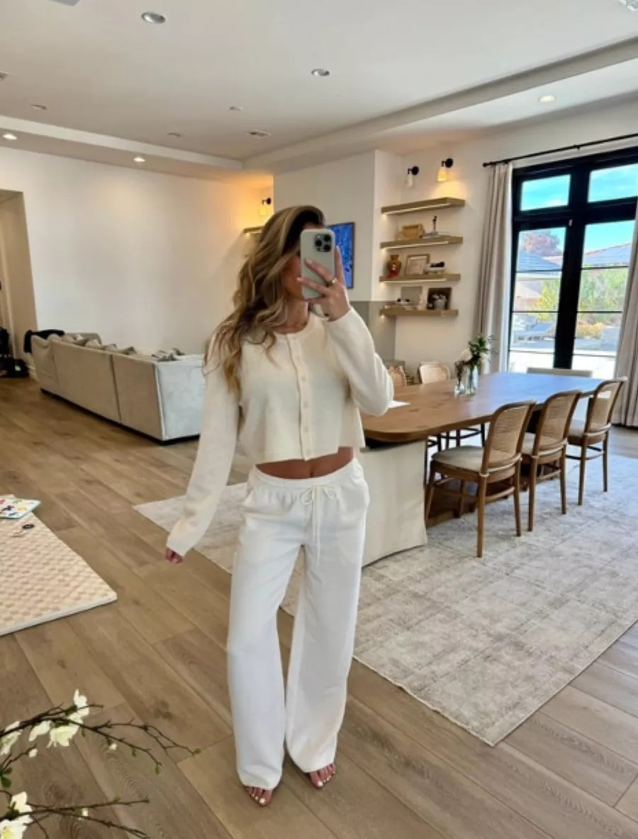 Aritzia gets me every time 😩 had to get these pants in 2 diff colors because they’re so comfortable. Love this cardy that can be worn casual or dressed up. Wearing S for both top and pants 

 #LTKSeasonal #LTKStyleTip