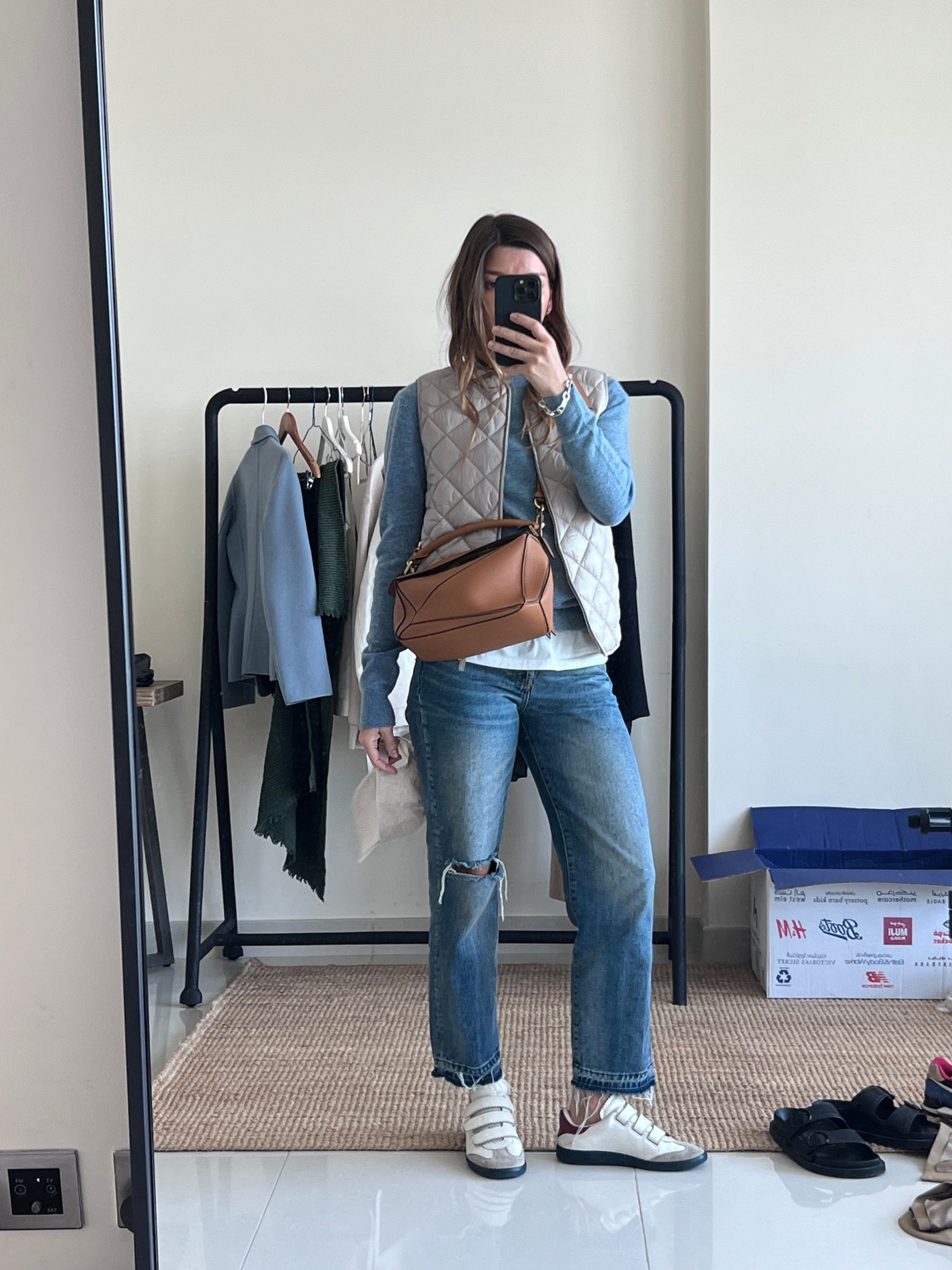 Puffed gilet, wool jumper , white t-shirt, caramel shoulder bag, ripped straight jeans, suede sneakers


#LTKeurope #LTKSeasonal #LTKtravel