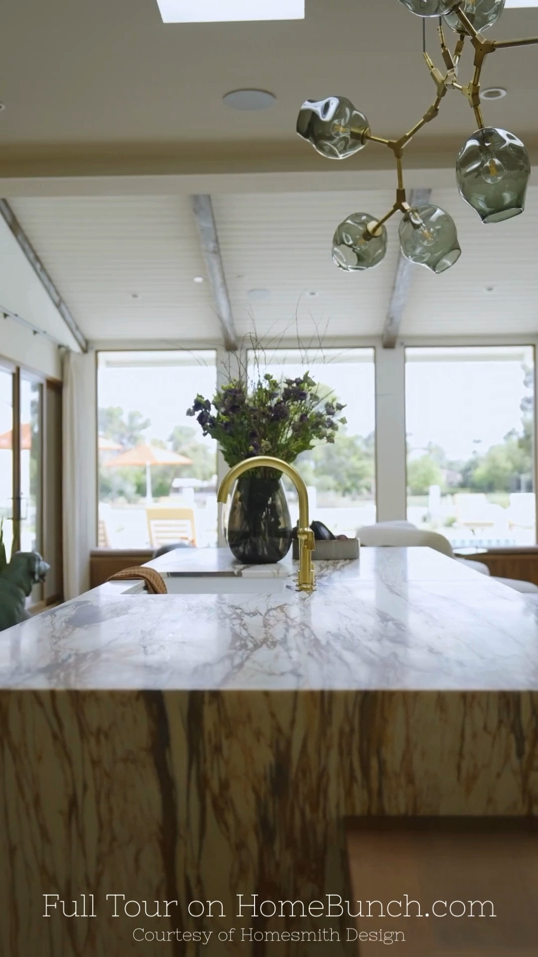 Warm neutrals, natural wood, and happy mid-century modern details ✨
This Arizona home renovation feels like sunshine—especially when winter won’t let go.

👉 Full home tour + details on Home Bunch
https://www.homebunch.com/arizona-mid-century-modern-home-renovation-tour/

Interior Designer: @homesmithdesign

Video: Portal Media 



#MidCenturyModern
#HomeDesign
#InteriorDesign
#HomeInspo
#CustomInteriors

#LTKOver40 #LTKSaleAlert #LTKHome