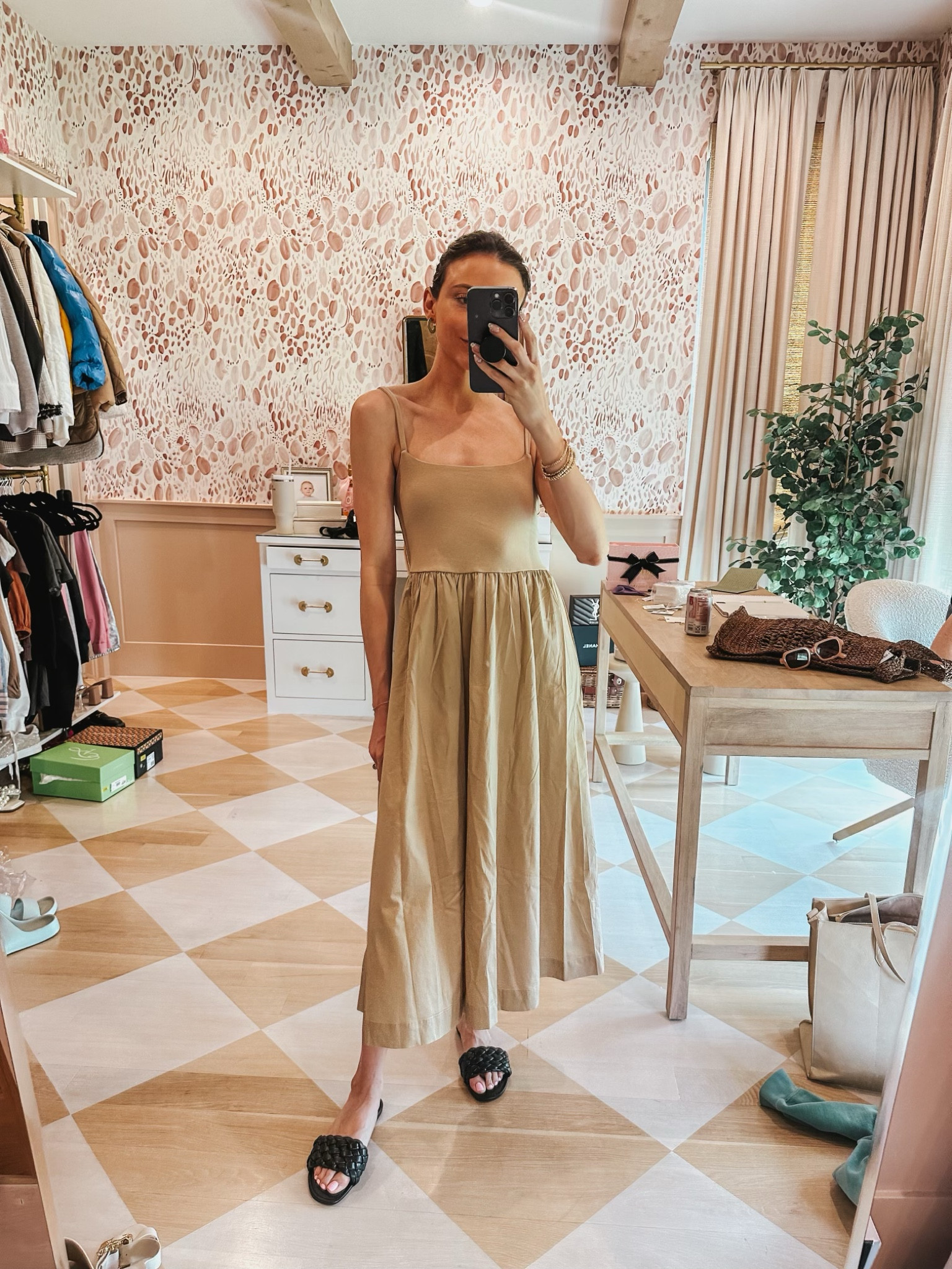 Dress - old navy
Shoes - old navy

#LTKfit #LTKunder50 #LTKunder100