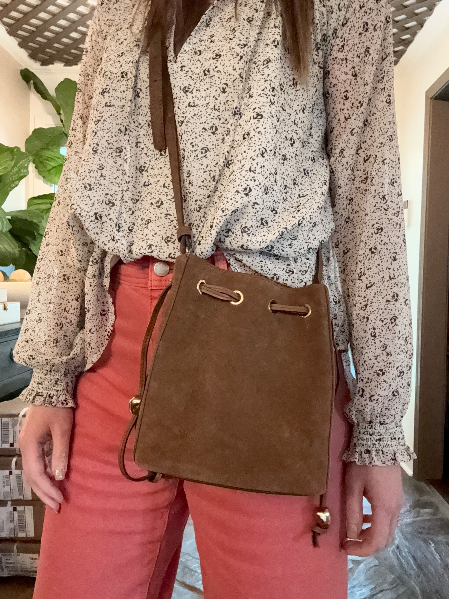 LTK x Madewell steals 🛍️✨
I love this suede drawstring Crossbody bucket bag so much! 

➡️ Don’t miss out—Madewell sales are that good. Shop them now while they last!

#eanesinteriors #madewellstyle #madewellfinds #madewelljeans #balloonjeans #denimtank #madewellbag #stripedshirt #madewellsale #labordaysale #ltkfallfashion #ltkstyle #ltkunder100 #denimlove #neutralstyle #closetstaples #madewellcloset #ltkseasonalstyle


#LTKSaleAlert #LTKStyleTip #LTKxMadewell