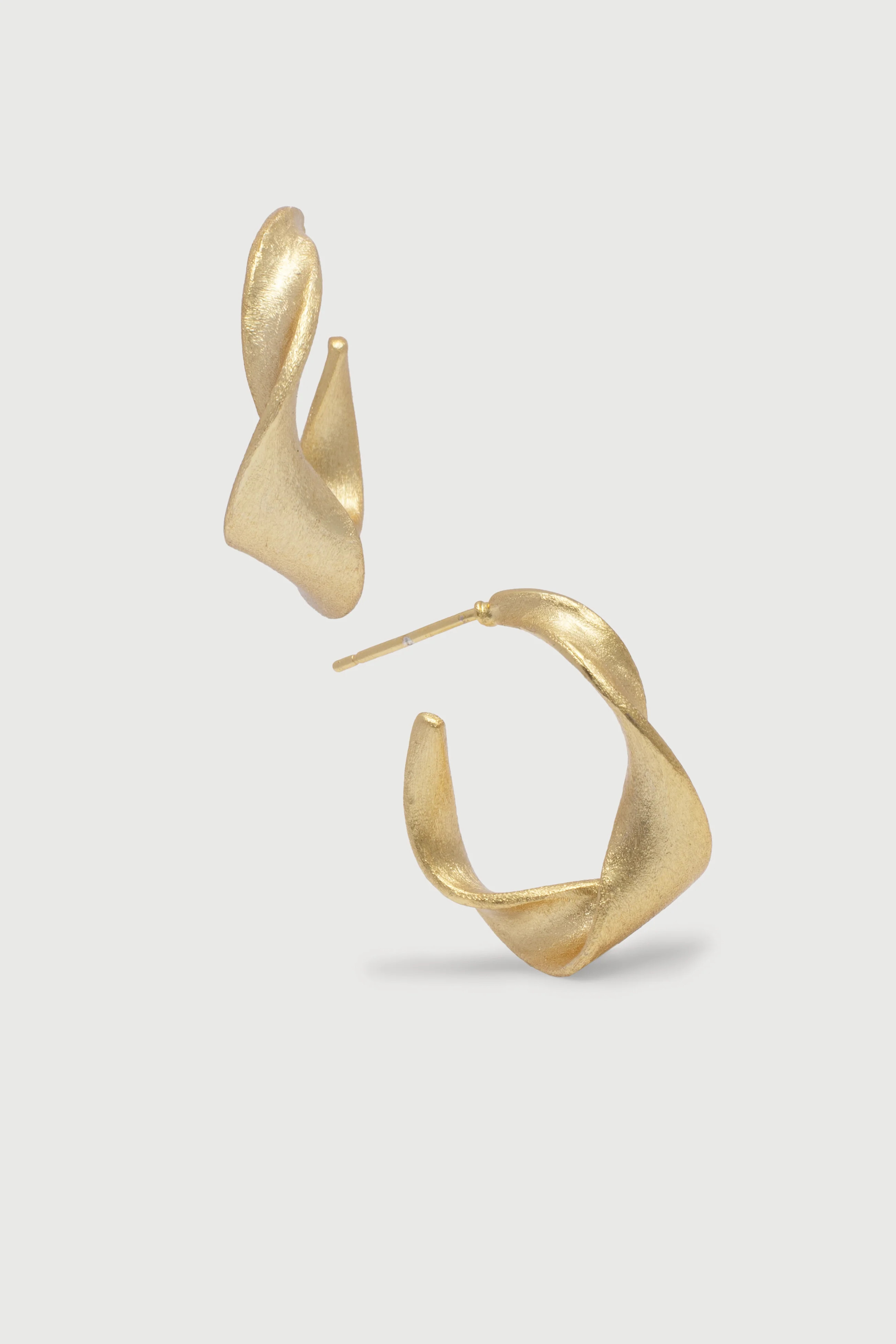 Twisted Hoop Earrings Gold | Saachi