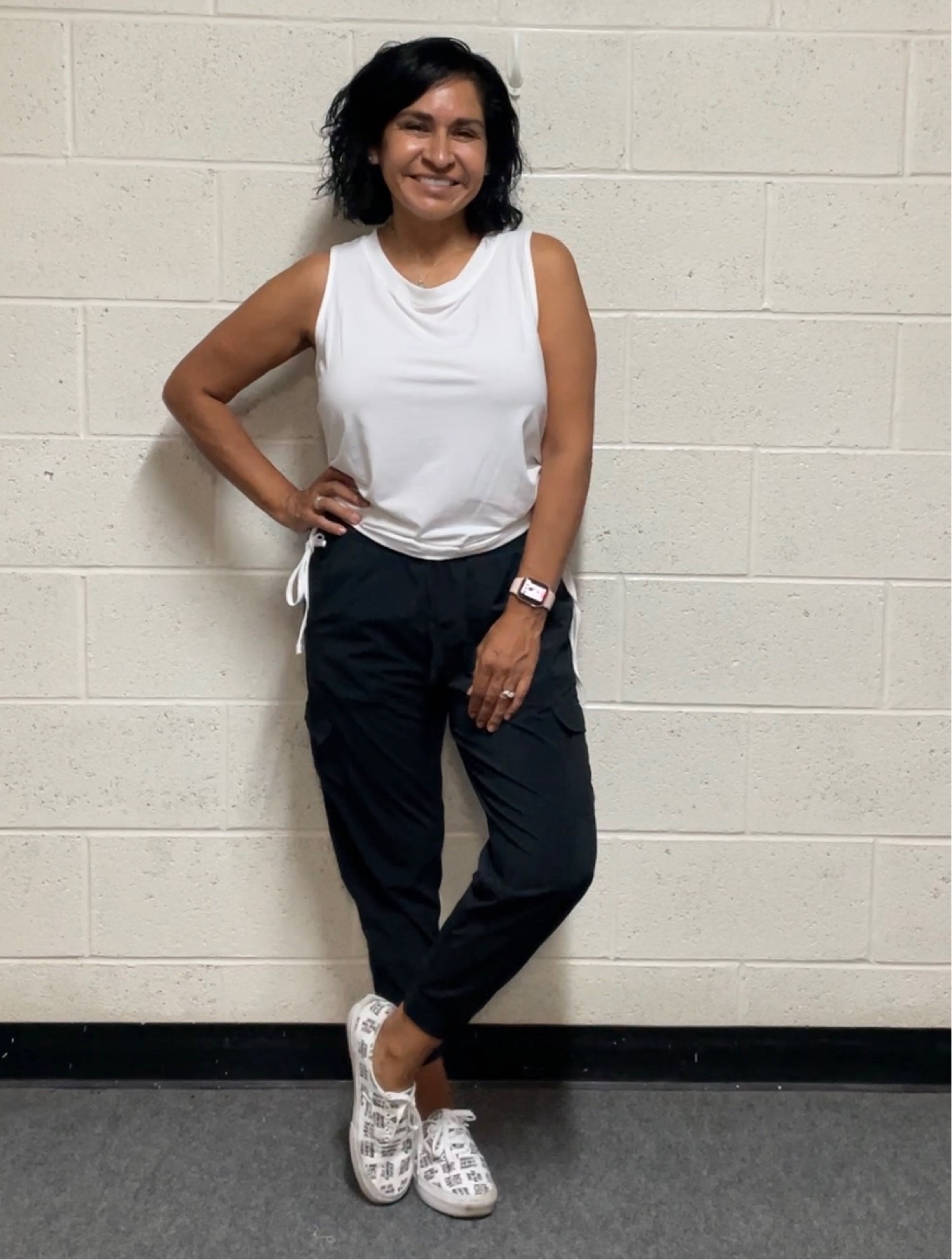 #activewear #athleisure #cargojoggers #joggers #casual #cinchtank #whitecinchtank #vans #whitevans #momstyle #everydaylook #weekend #lounge #errands

#LTKGiftGuide