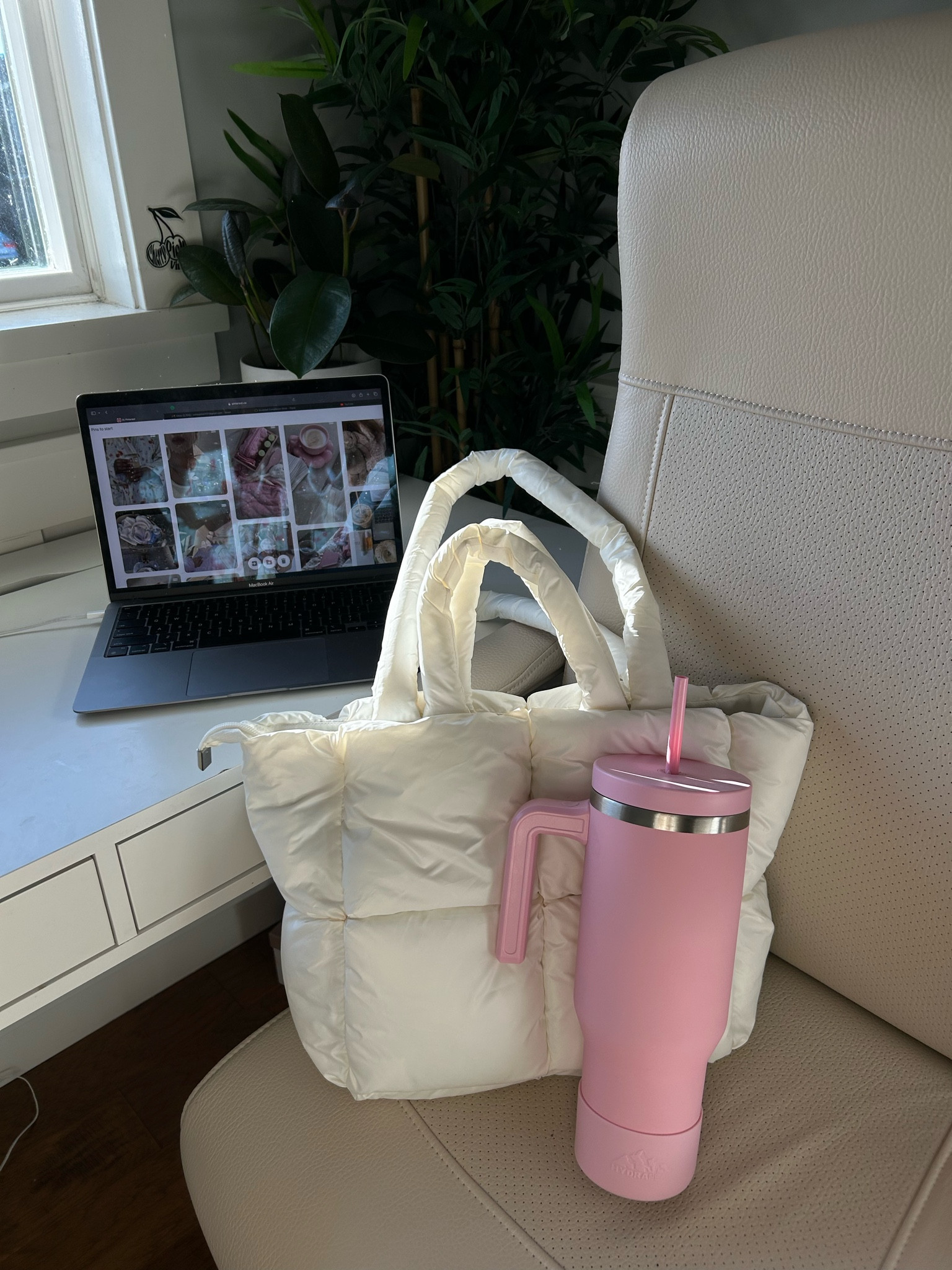 Puffer tote bag 

#LTKfindsunder50 #LTKSeasonal #LTKHoliday