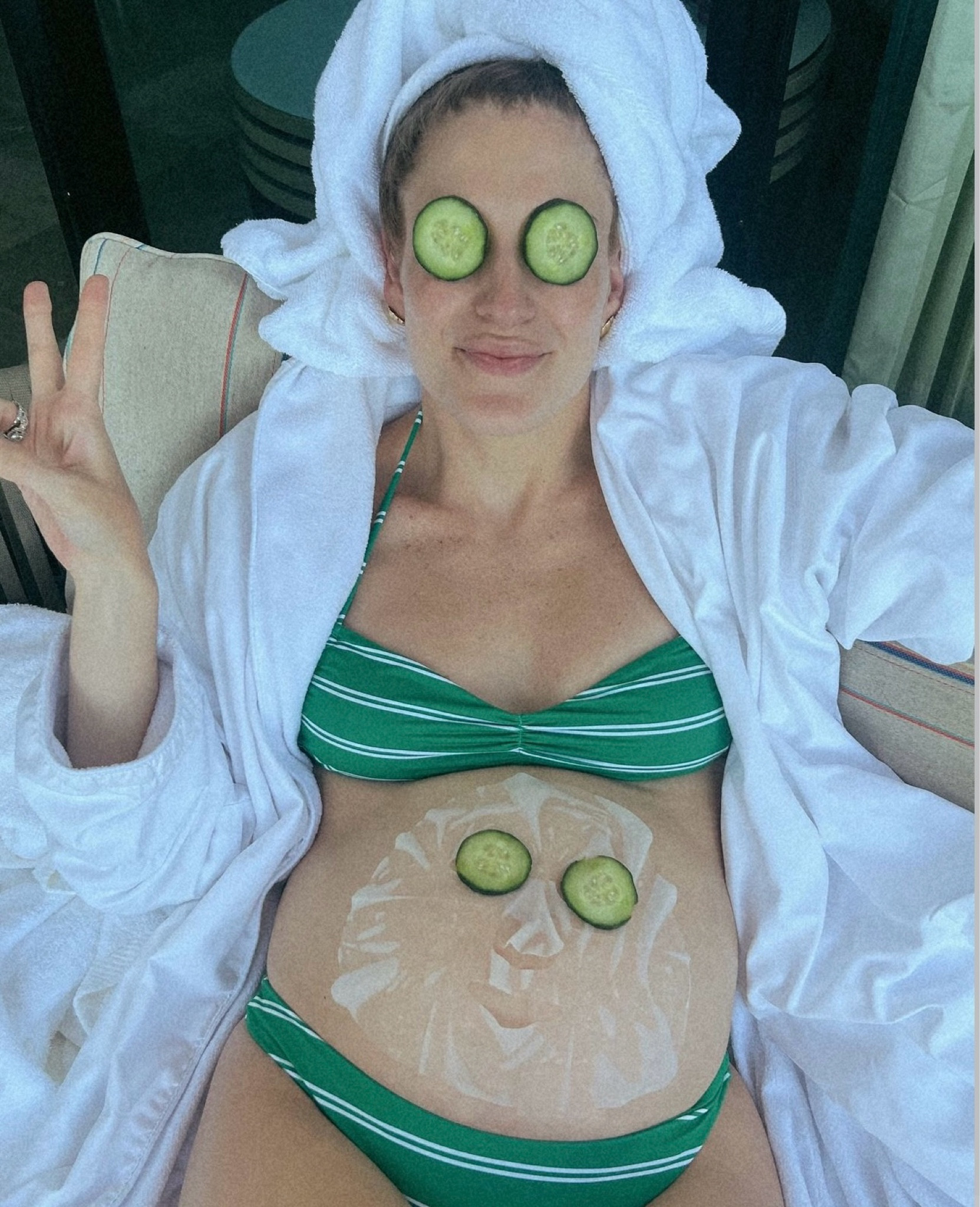 DND mode on 🥒✌️

#LTKFindsUnder100 #LTKBump #LTKSwim