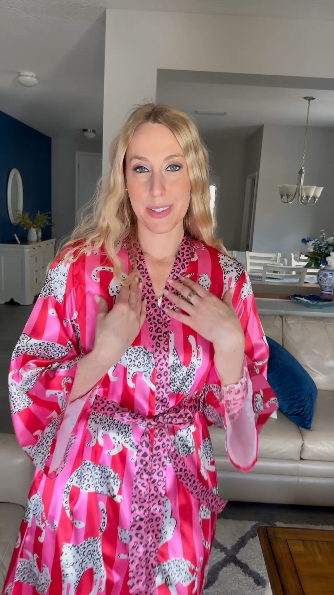Snow leopard satin bathrobe
❤️ i love the colors and the big kitties 
❤️no stretch to it but it doesn’t need it 
❤️ I am wearing size small, fits true to size, I am 5’10”
❤️ SHEIN fashion, SHEIN under $50 find