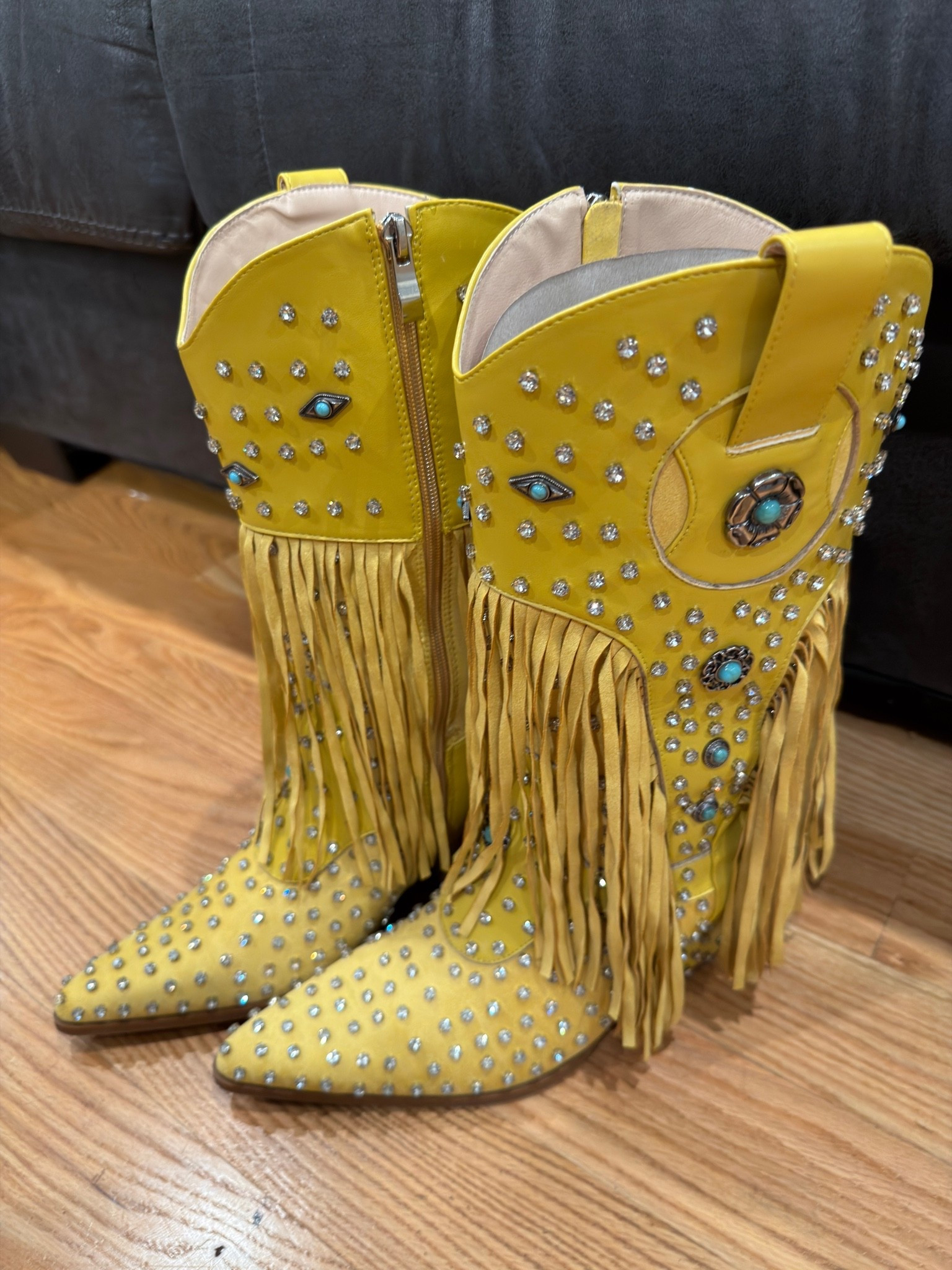 Western fringe boot from Akira

#LTKootd #LTKSeasonal