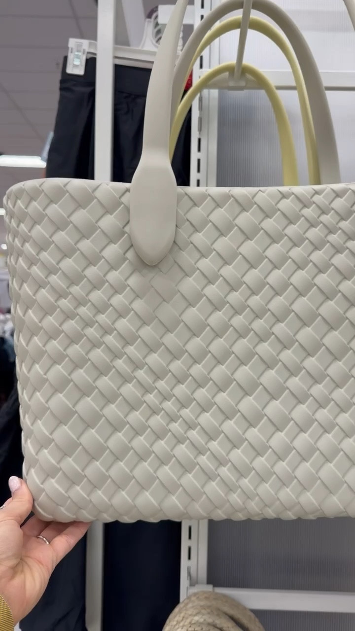 I didn’t need another bag but here we are 🤍
target tote bag, everyday handbag, casual tote bag, neutral bag style, large carry bag, affordable fashion find, everyday use bag
#baginspo #targetfinds #ltkfashion #affordablefinds #casualstyle #everydaywear

#LTKPetite
