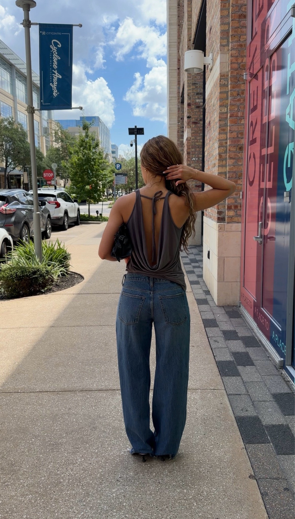 Ootd I posted on my story!! Wearing small V in the top, 25 in the jeans :)

#LTKootd