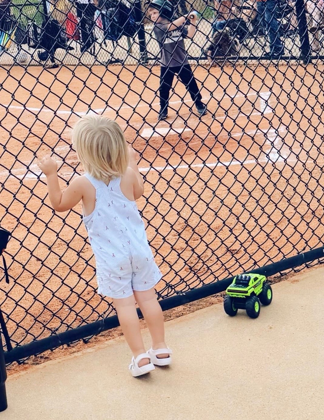 ohhhh these are the days !!! ⚾️🧢🤠🍂🧺🍁🏟️🪴🪏📚🌼☕️🎨🎃📖 #saturdaymorningcameraroll #thesearethedays #fallball #baseballmamaera #lifewithmyboys