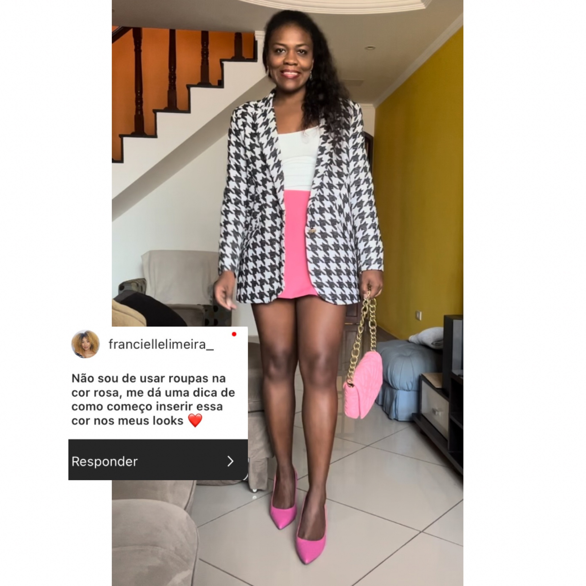 Se quer começar a incluir essa cor pode começar com acessórios, bolsas, calçados e até peças compostas por outras de tons neutros. 💖🤌🏾