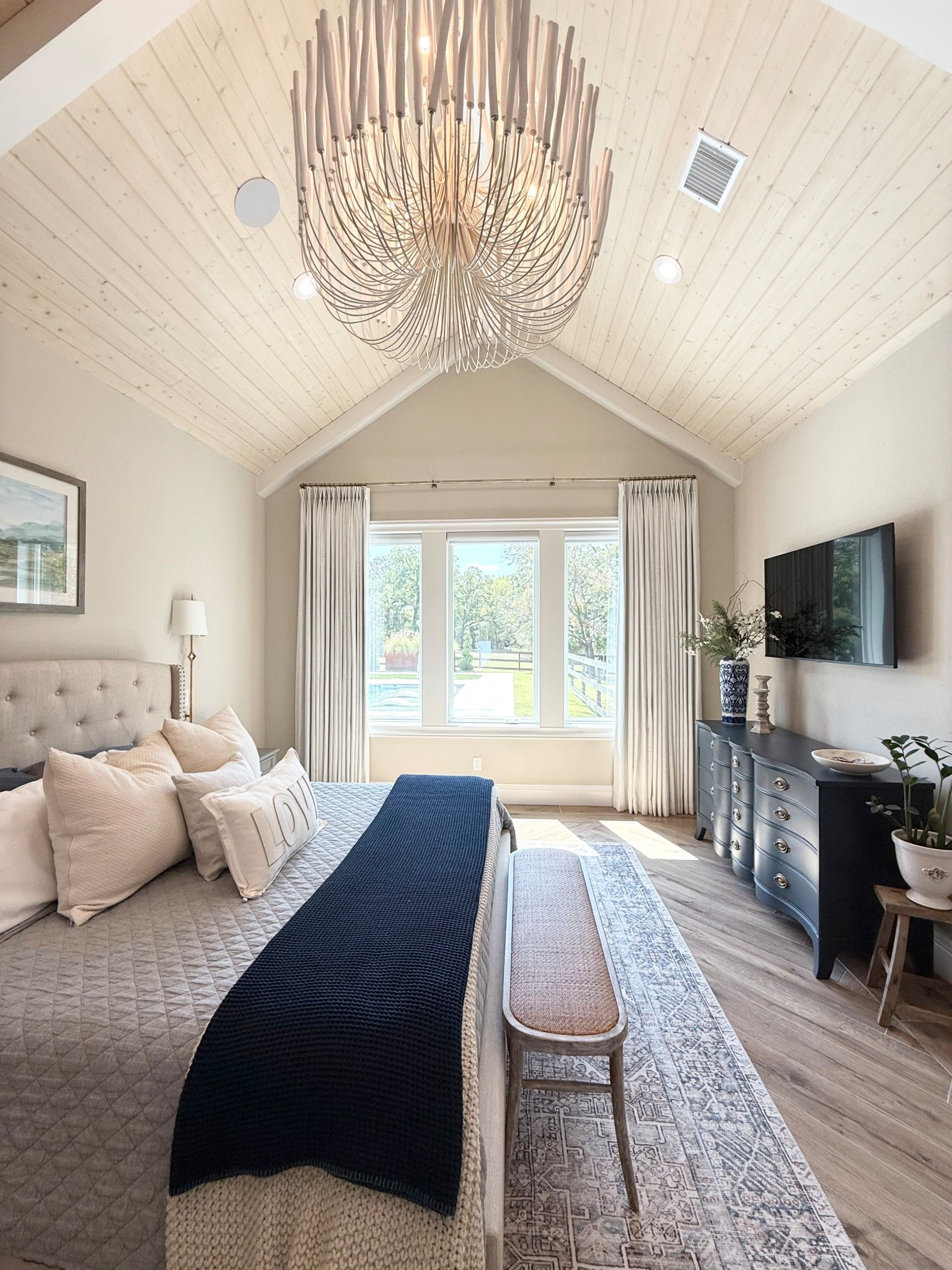 Cozy and relaxing bedroom vibes  

#LTKStyleTip #LTKHome