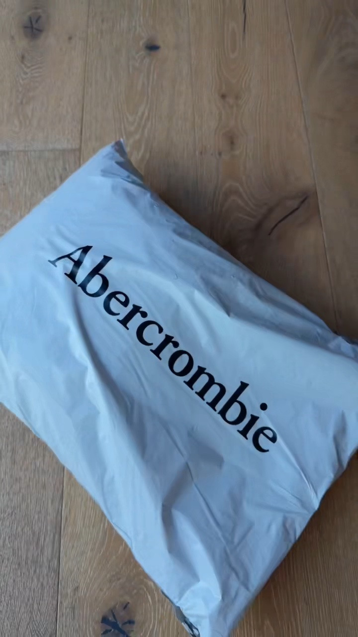 What I ordered from the Abercrombie sale ✨ I will have these linked on my LTK 🛒 I’ll post a try on soon.

@abercrombie