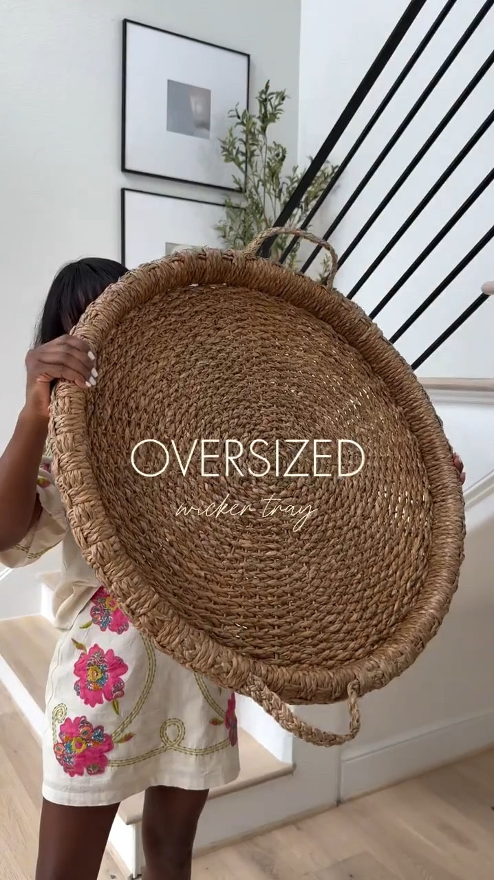 Ok so the showstopper is this coffee table! It comes in other colors, styles, and sizes 🥰 …. Isn’t she a beauty!?

✨Tap the link below to see all options and get yours now!

#CoffeeTable #HomeDecor #LivingRoomInspo #FurnitureFinds #HomeStyling #InteriorDesign #MustHaveDecor