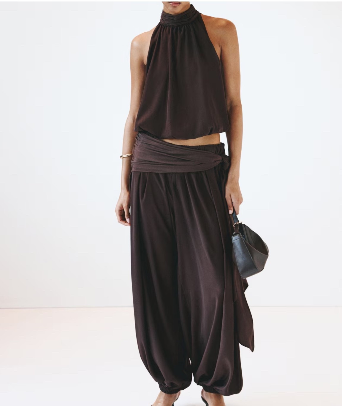 BUBBLE-HEM HALTERNECK TOP