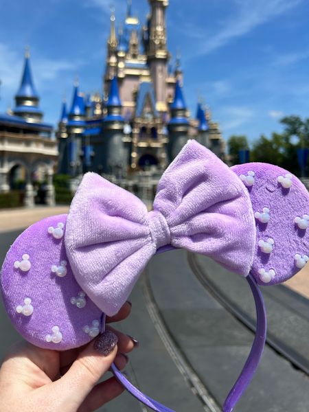 Pearl Minnie Ears! 😍✨💜

#LTKfindsunder50 #LTKtravel