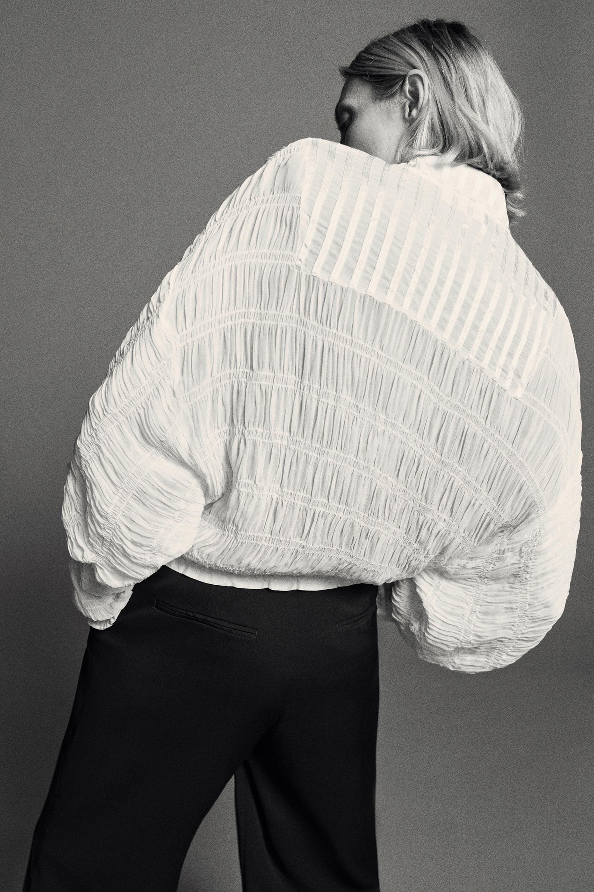 ZARA WOMAN COLLECTIONBomber jacket with main fabric made from viscose yarn. Raised collar and lon... | Zara IT