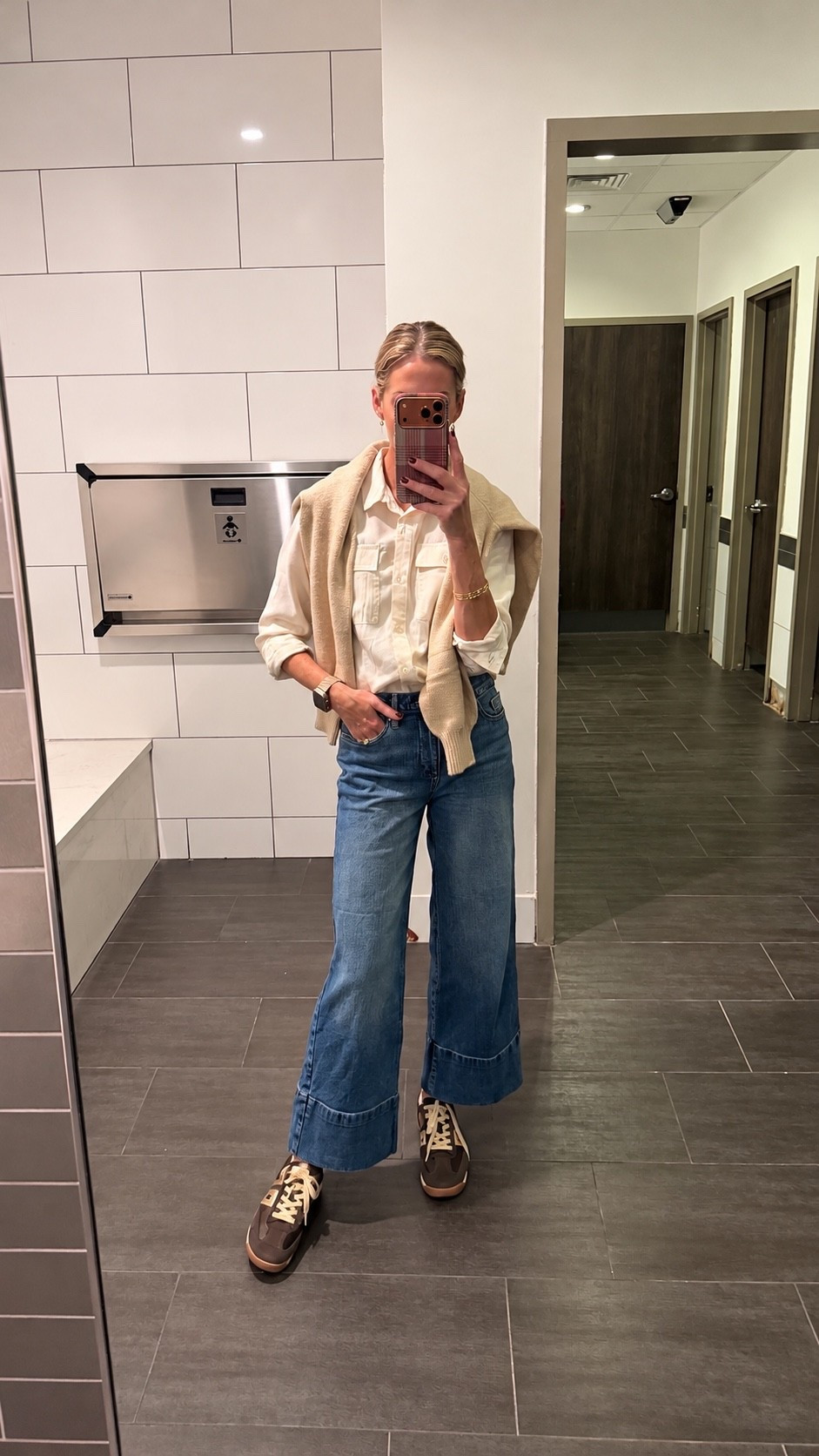 Today’s travel outfit. @Walmart and @oldnavy