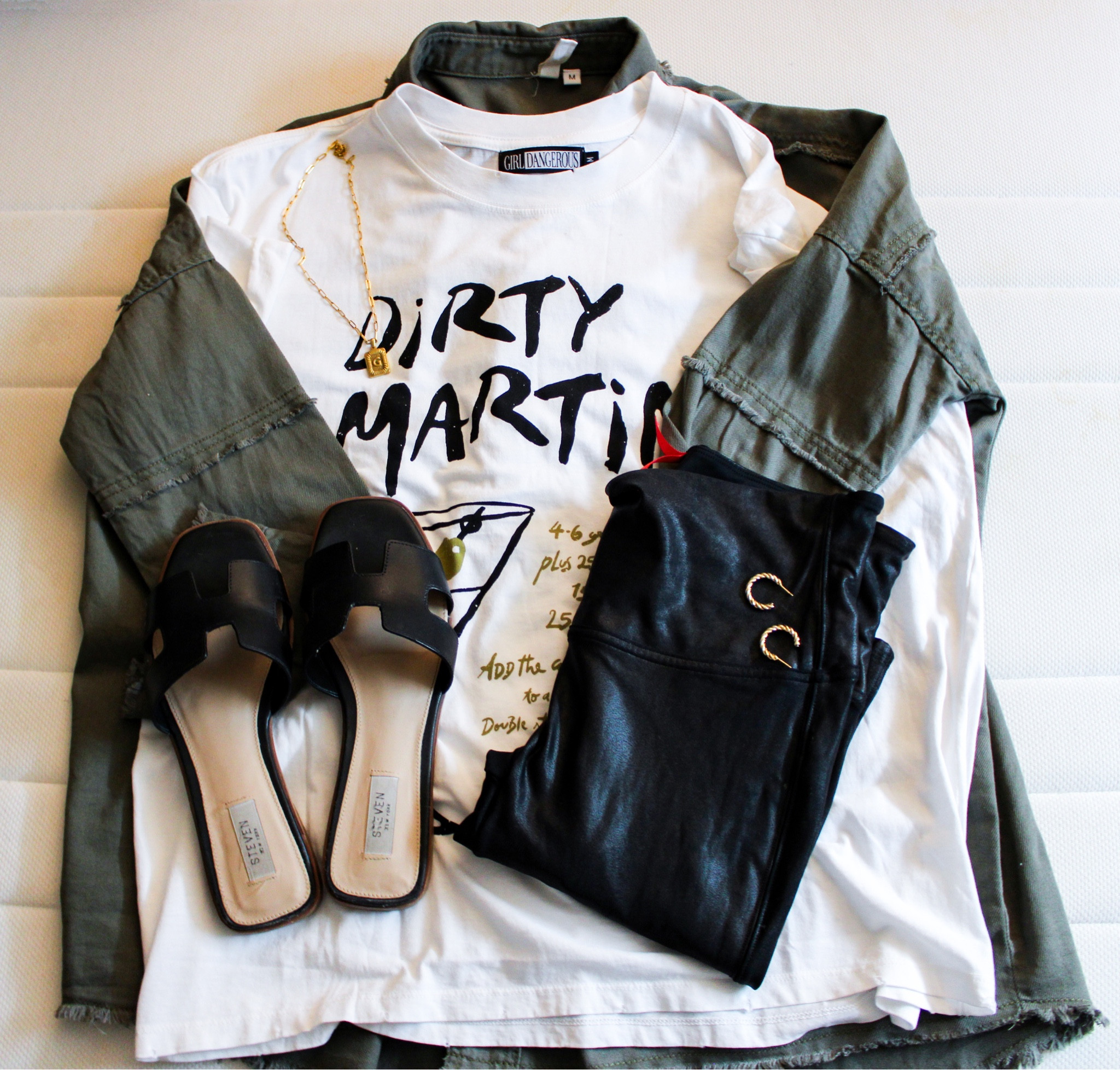 Details that make all the difference ✨ 

Capturing the essence of elegance in every little piece. 

#Flatlay #DetailsMatter #StyledPerfection #AestheticsOnPoint

#LTKStyleTip #LTKWorkwear #LTKMidsize