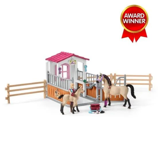 Horse stall with Arab horses and groom | Schleich USA Inc.