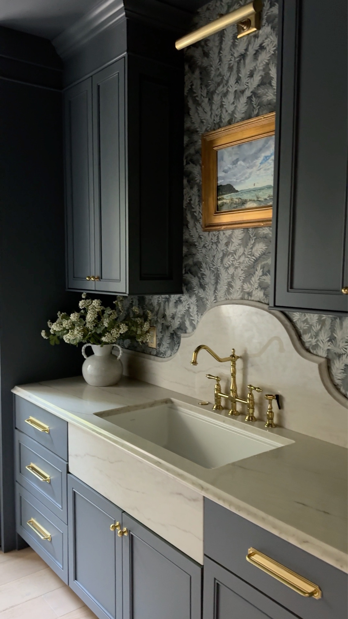 One of my most-asked questions is about my cabinet hardware, and it’s all from @rejuvenation! It’s been my go-to source for many years! The quality and timeless design is truly unmatched which is why I’ve used it throughout my entire home.
I love the feel of heavy, well-crafted hardware, which adds a luxe element to any space. Swapping hardware is an amazing update to make if you don’t want to do a full remodel! #AD #rejuvenationpartner #projectcollective
