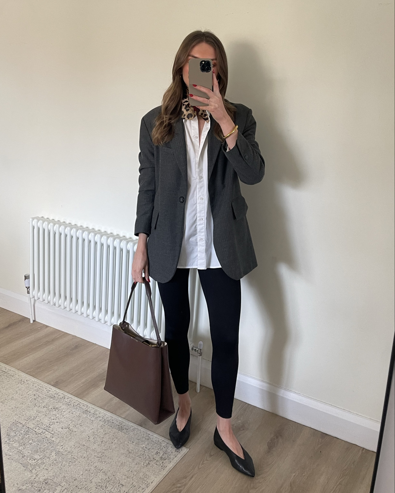 On Wednesdays, we wear… black leggings!

Older white shirt
Small in the Another Version second skin leggings, EMILY10 for 10% off
Older grey blazer
Karen Millen leather flats 
Zara leopard print scarf
Zara bag 




Workwear wardrobe , wardrobe staples, smart casual outfit, black leggings, jumper, grey blazer

#LTKeurope #LTKuk #LTKstyletip