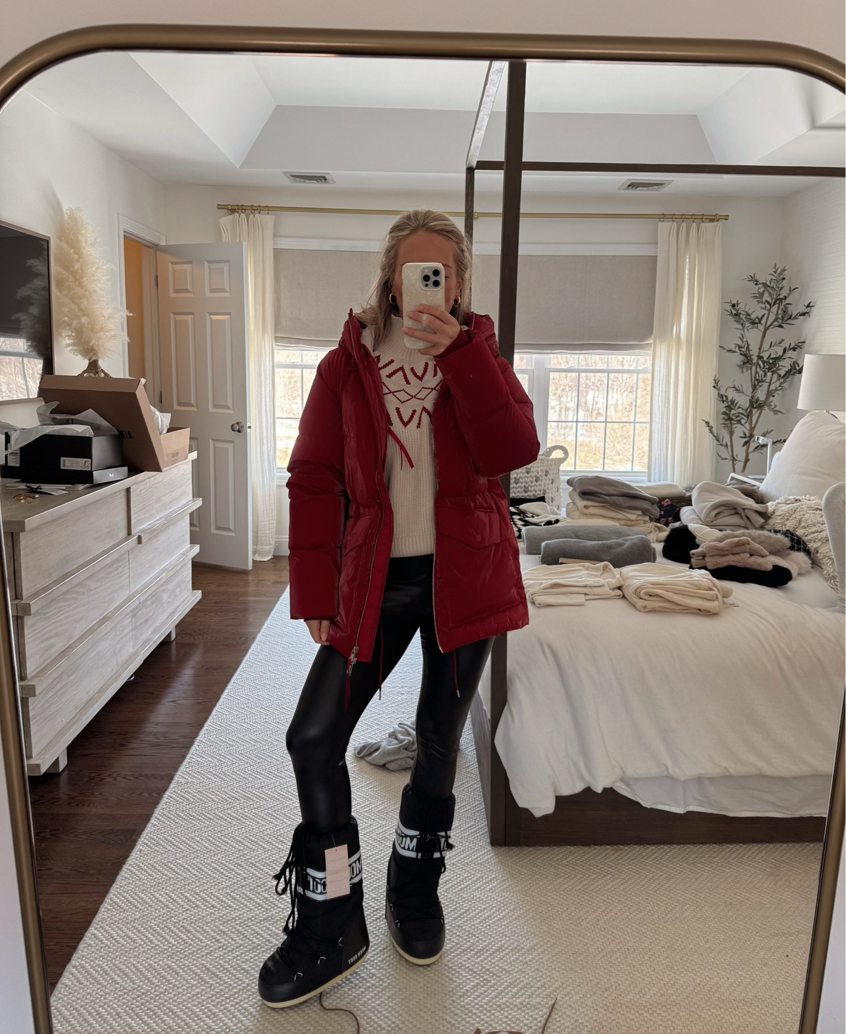 Ski trip fits ⛷️❄️ 

Varley jacket, ski trip, Colorado trip, Colorado vacation, spring break trip, skiiing, snow trip, spanx leggings, moon boots 

#LTKTravel #LTKActive #LTKStyleTip