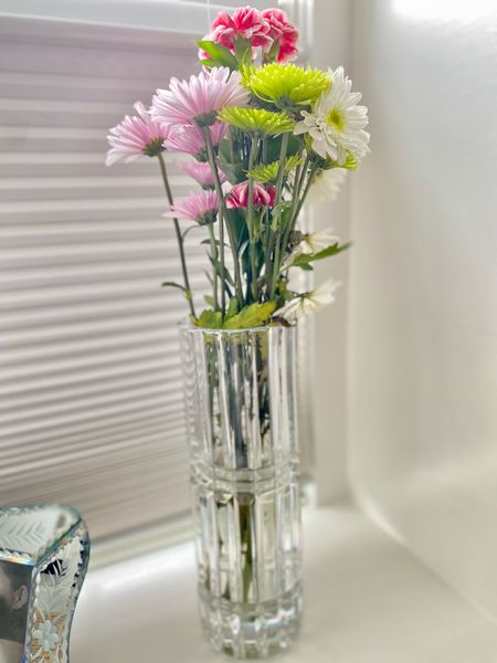 Vintage Crystal Flower Vase in my home! 💐

Style Like Shelby ✨

 #etsyfinds #vintagefinds #glass #vase #homedecor #florals #flowers #traditionalhome #classic #crystalcut #sparkle #fall #bedroom #green #white #pink 

#LTKstyletip #LTKhome #LTKSeasonal