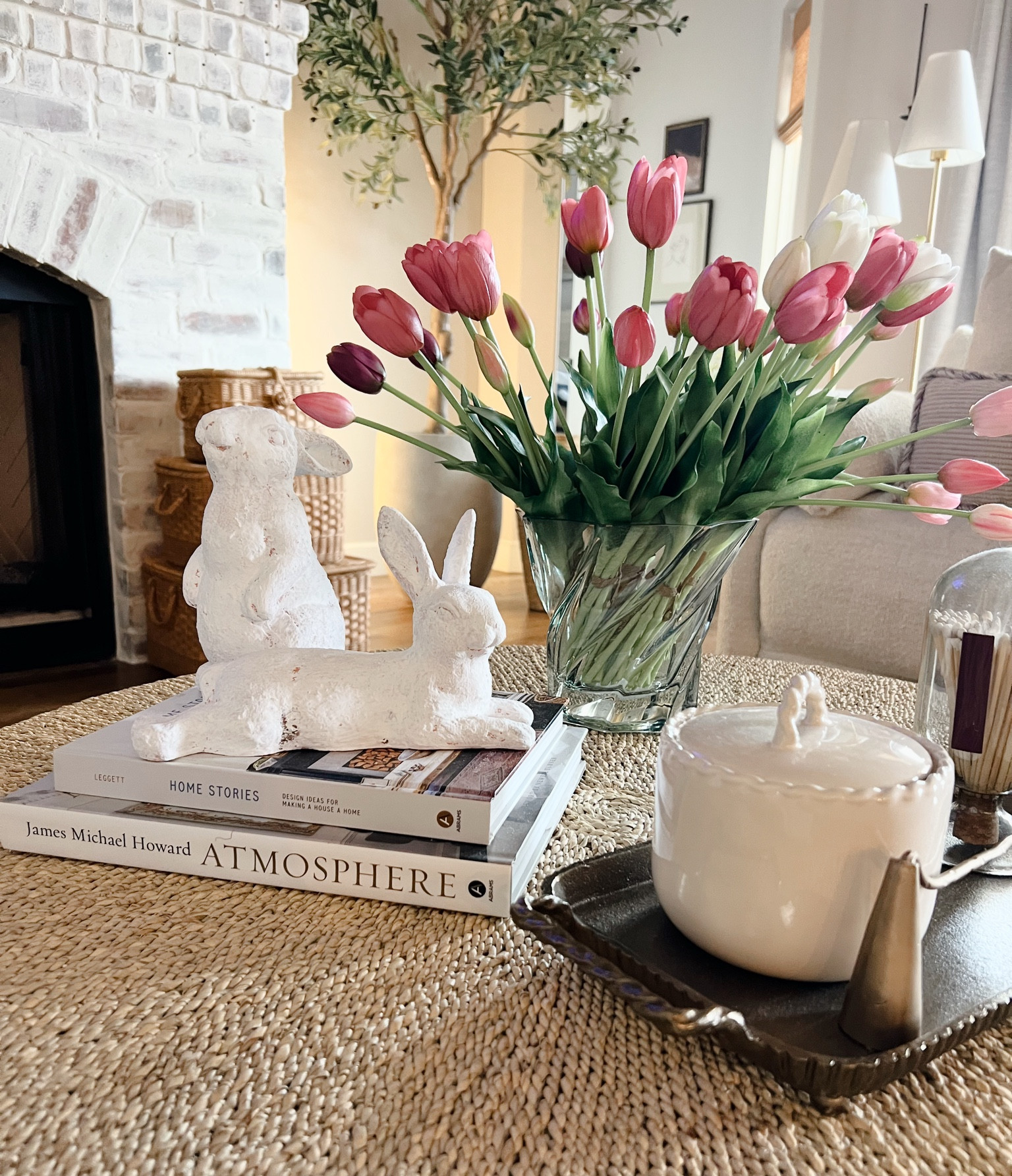 Coffee table spring decor #easter2025 #easter #eastercoffeetable #easterdecor #springdecor

#LTKSeasonal #LTKHome