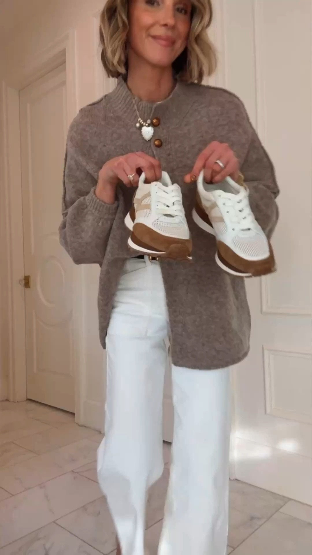 White jeans I’m loving lately + a few outfits I’ve been styling them with for spring.
Both pairs have a similar fit and run true to size — I’m 5’7 wearing my usual size 25. Use code Becky20 for 20% off @Anthropologie 