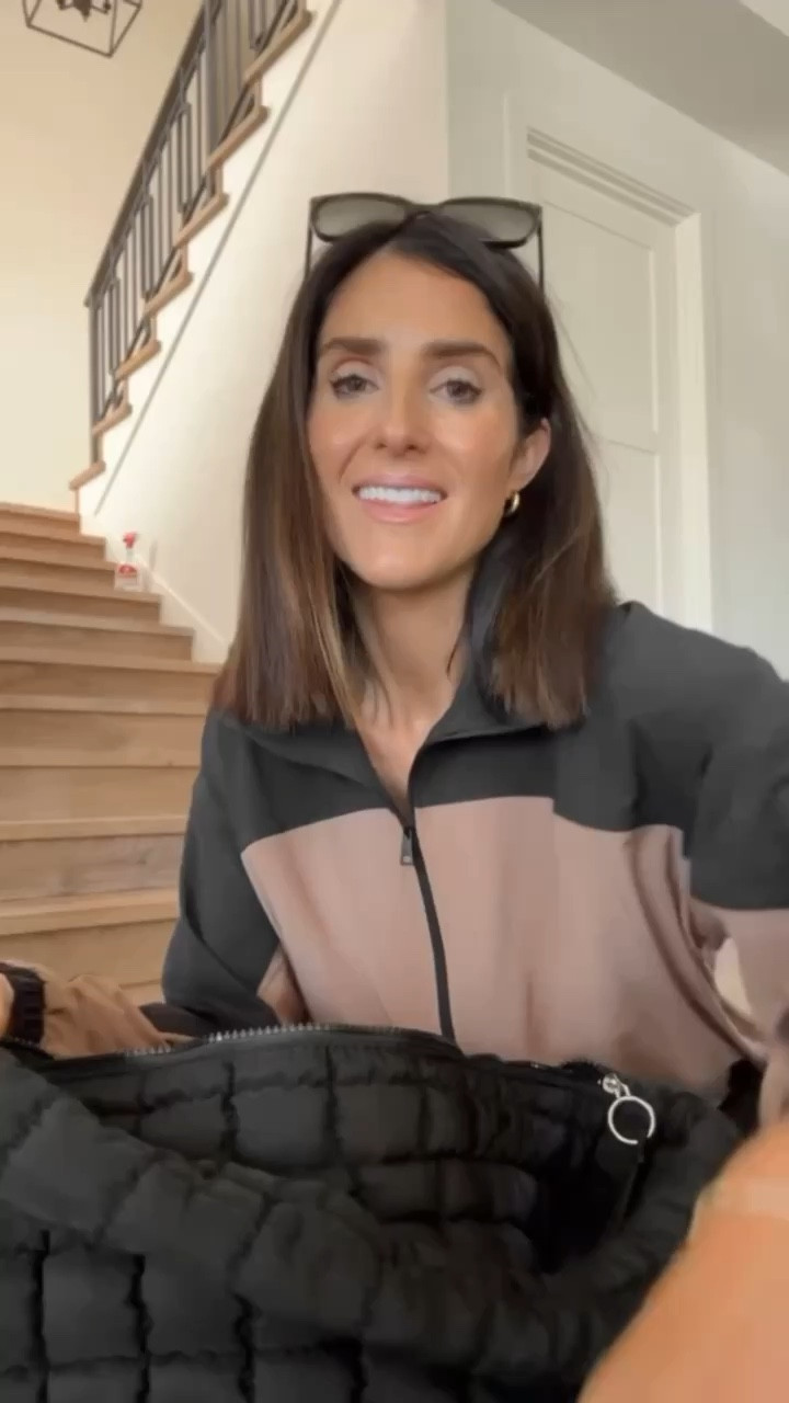 This bag is perfect for everyday! Would be a great gym bag, diaper bag or even for your next flight✈️ I'm just shy of 5-7" wearing the size small jacket #stylinbyaylin #aylin

#LTKActive #LTKFindsUnder100 #LTKStyleTip