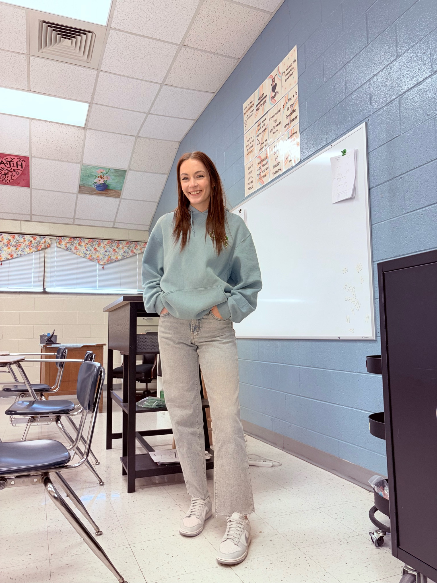 The perfect jeans for teaching from @oldnavy paired with my favorite shoes to stand in all day from @goat 