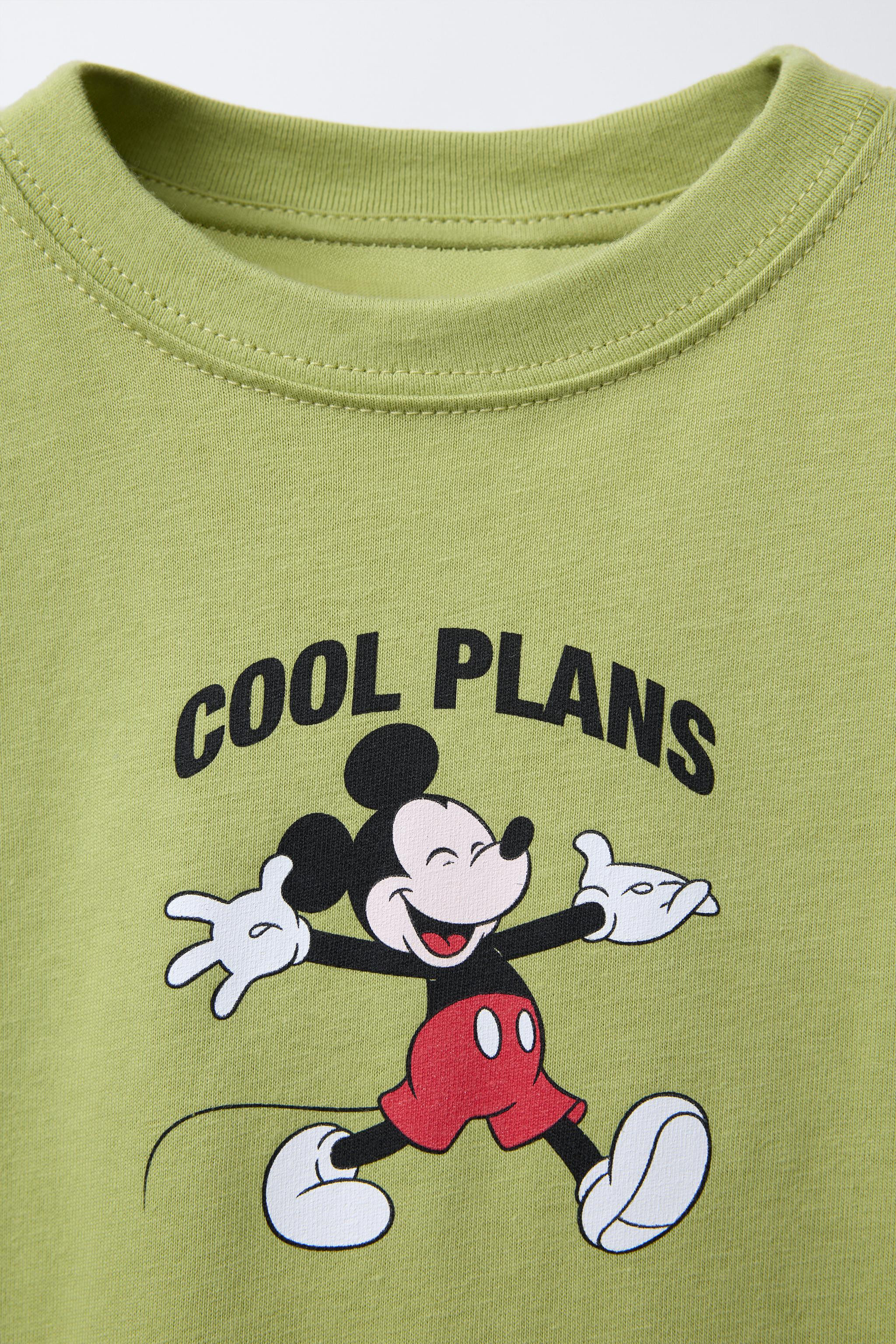 T-shirt with round neck and short sleeves. Embossed MICKEY MOUSE © DISNEY print. | Zara US