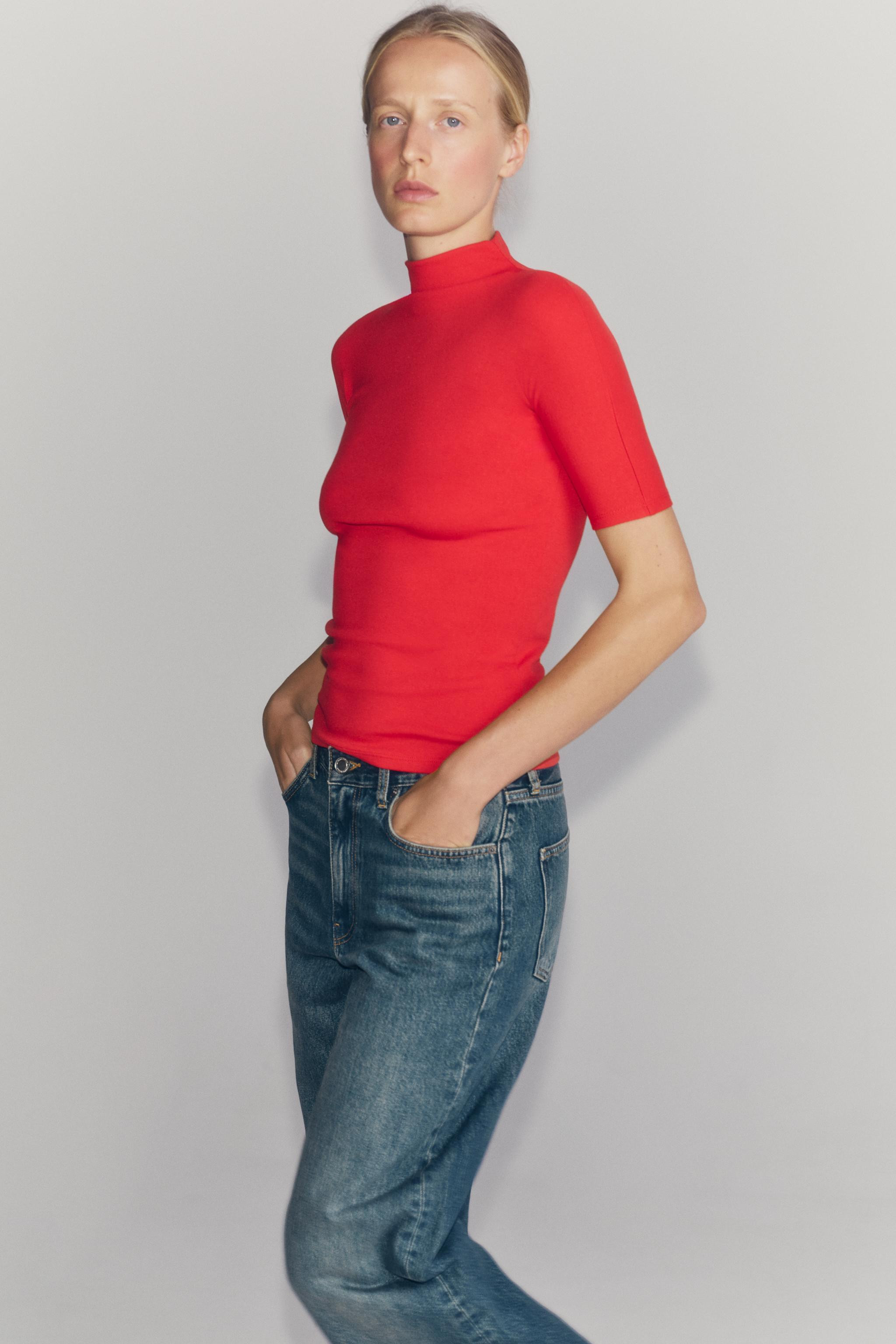 SLIM-FIT - STEHKUNAGEN - NORMALE L\u00c4NGE - KURZ\u00c4RMELIGT-Shirt mit Stehkragen und kurzen \... | Zara DE