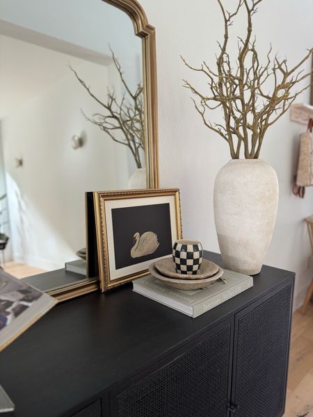 Entryway decor

Loving the addition of this affordable swan print. 

Amazon finds / organic modern vase / checkered candle 

#LTKHome #LTKStyleTip #LTKFindsUnder100