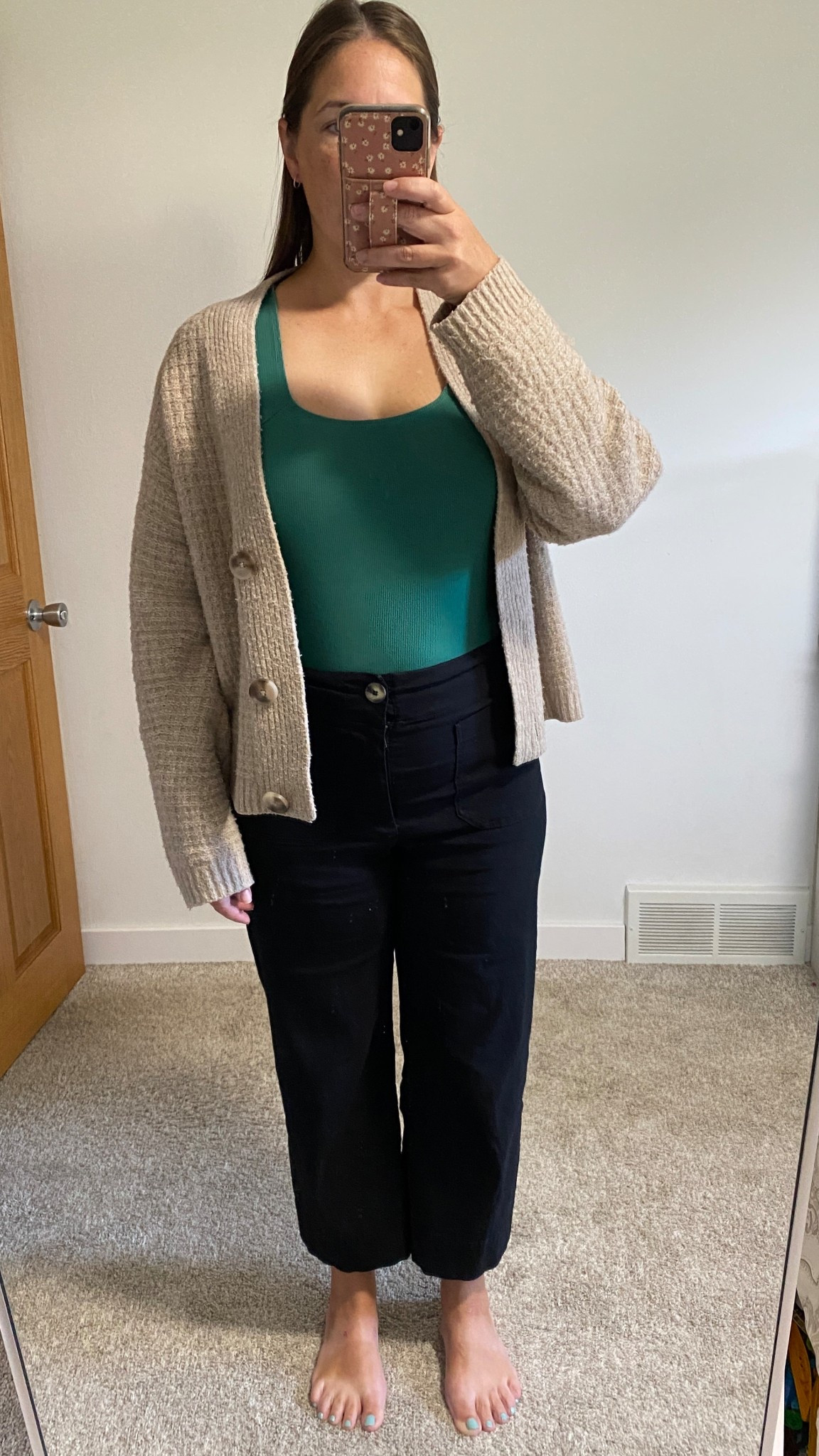 Finally tried the Collette cropped pants with the patch pocket. I will definitely be getting them in more colors - love! 



#LTKMidsize