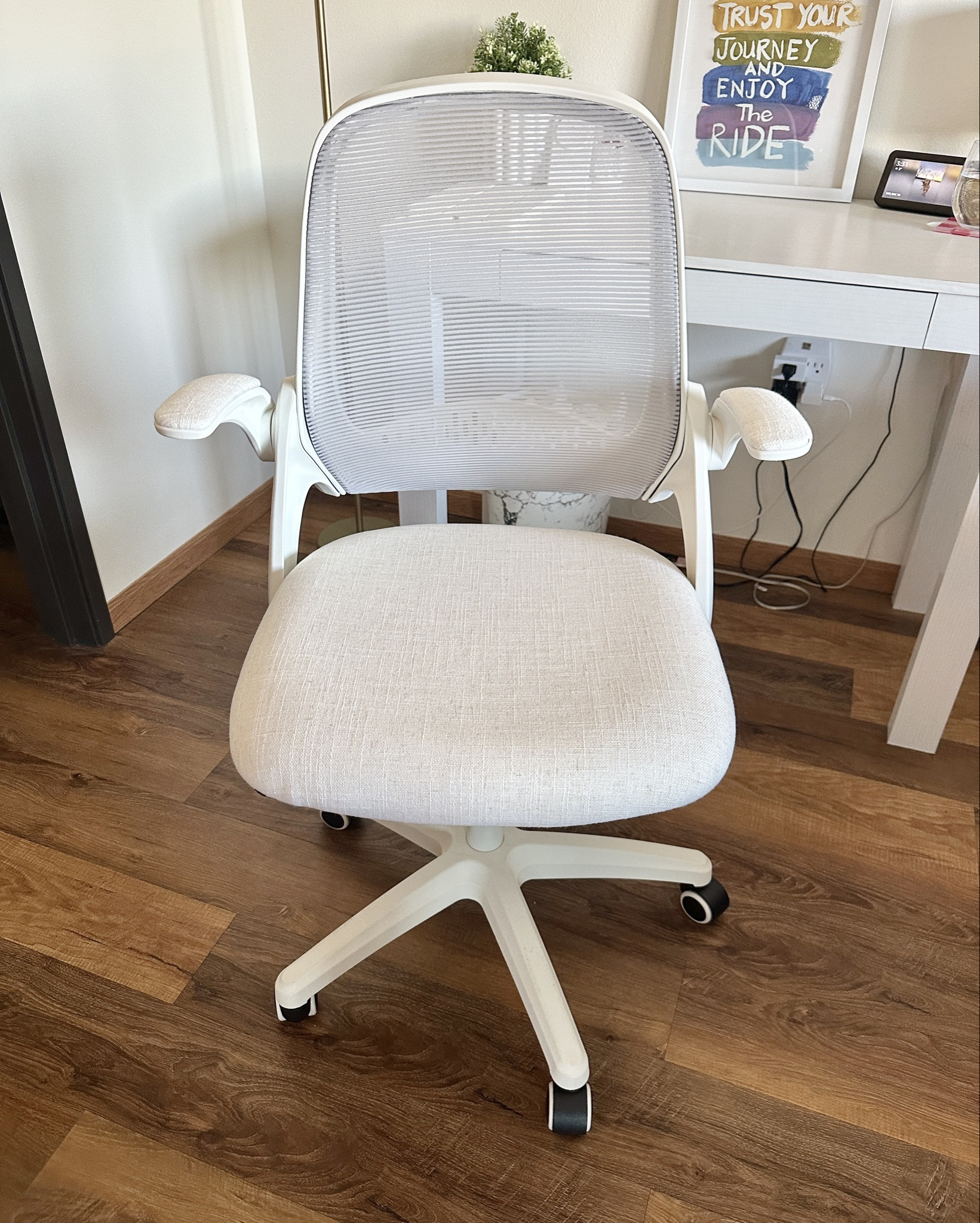 The Best Desk Chair for Under $100!

I just got this new desk chair from Amazon! It was super affordable, but despite its low price, it’s very good quality! It’s very comfortable and the arms can be put down or lifted up. 

# work from home essentials, home office, desk setup, home finds, Amazon home decor, neutral home office

#LTKHome #LTKFindsUnder100