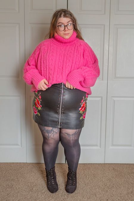 Plus size leather mini skirt outfit 

#LTKcurves #LTKstyletip