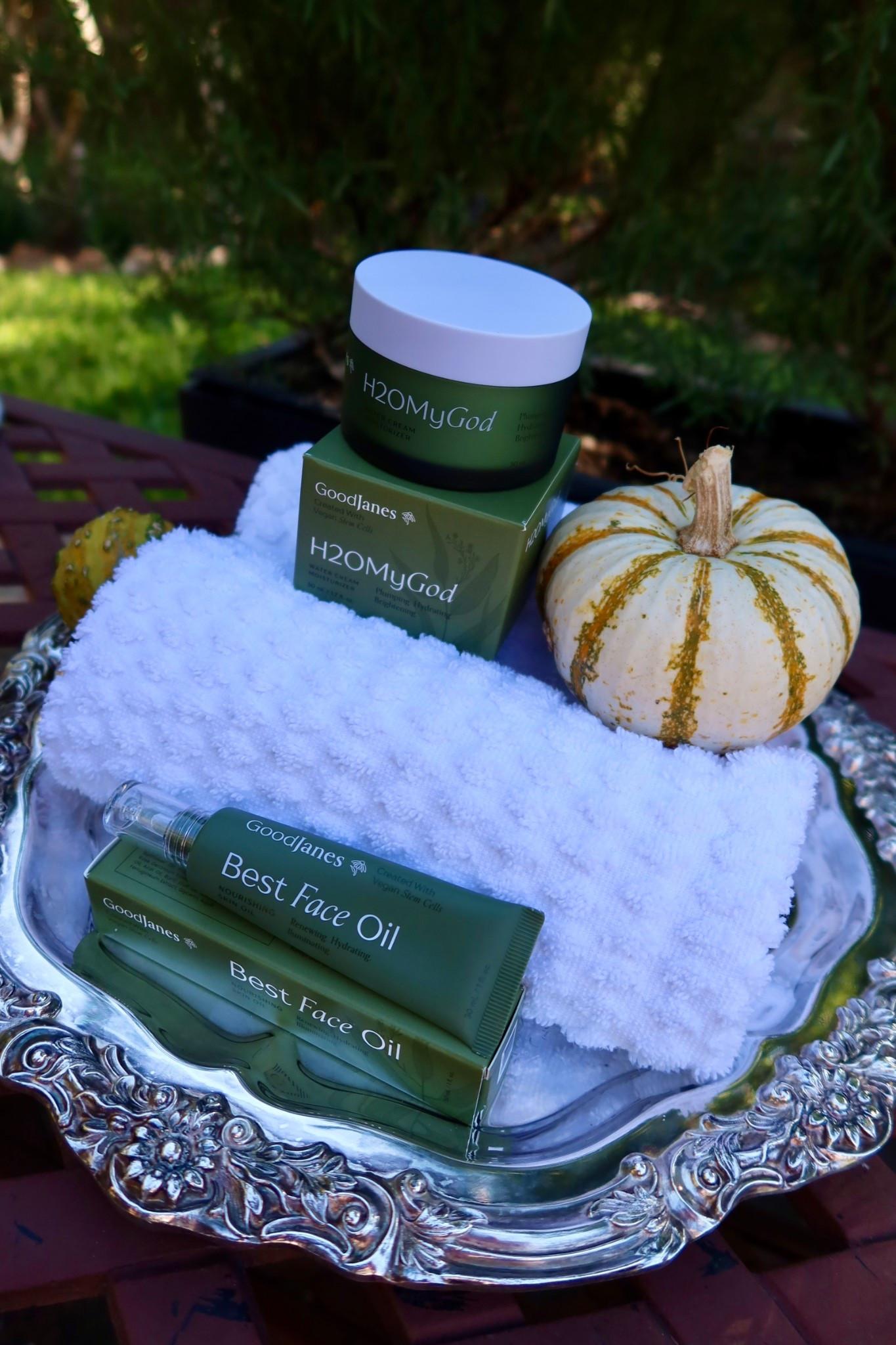 Holiday Sale Alert! 
This brand just announced 25% for the holidays including this super hydration bundle!  If you feel parched and dry as we head into these darker days these clean vegan products are a must try! 

#salealert #skincare #cleanbeauty #veganskincare



#LTKOver40 #LTKSeasonal #LTKBeauty