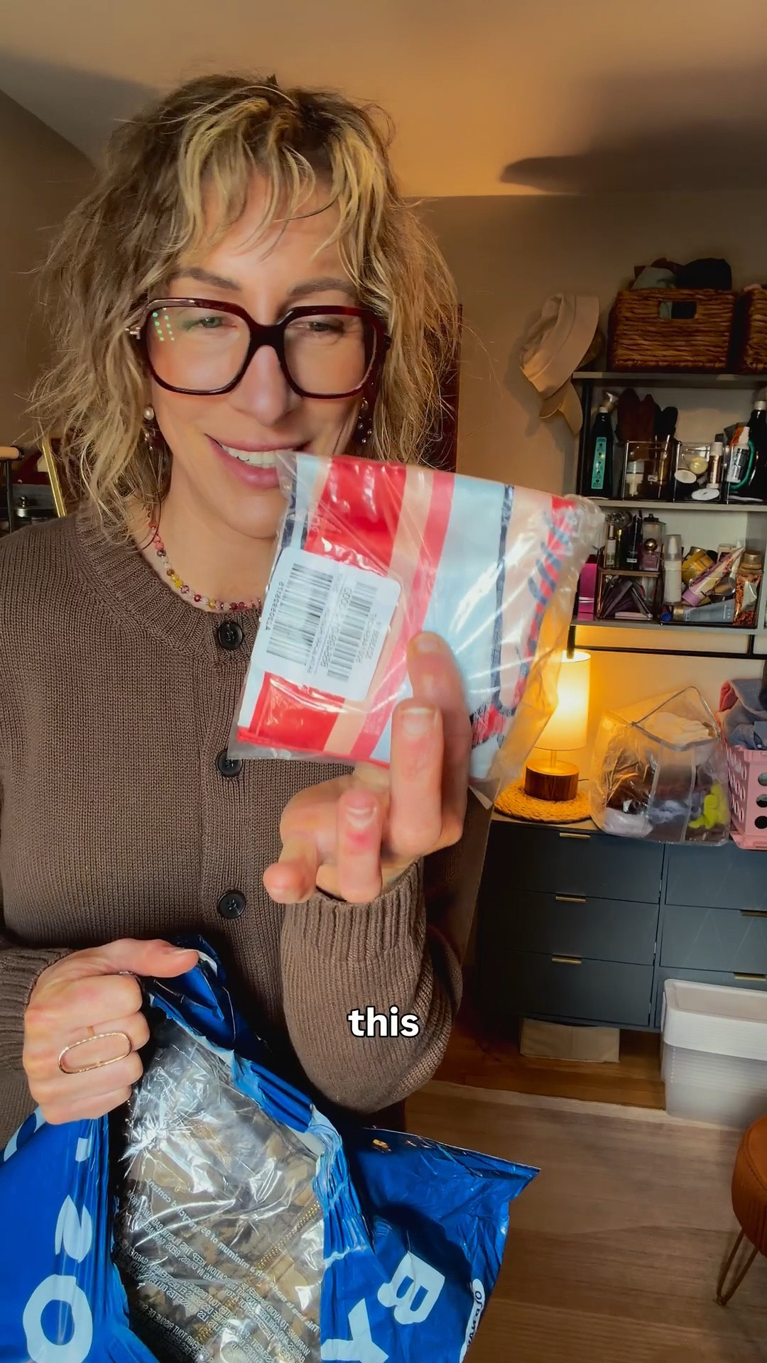 STOP overpaying for “boyfriend fit” 👀
Spring outfits | what I wore | style over 40 | spring fashion finds
Quick Old Navy grab… but also a reminder I stand by every single time:
➡️ shop the men’s section.
Why?
• better length (hello tall sizes)
• better quality fabrics
• lower prices
• and it’s the actual boyfriend fit — not a cropped version pretending to be one
I’ve found some of my best outerwear this way (across Old Navy + Gap), especially those in-between jackets you can wear year-round. Spring, fall… honestly whenever.
These were quick grabs, but they fit right into my rotation — easy, wearable, and actually long enough.
Comment SHOP and I’ll send you the link to everything in this reel + a few outerwear finds I’m loving right now (including some off-season gems worth grabbing early).
For reference:
I’m almost 40, 6’3” with a 36” inseam — always looking for pieces that actually work on a tall frame.
#springoutfits #springfashion #styleover40 #whatiwore #fashionfinds #styleideas #tallgirlstyle #oldnavyfinds #menswearinspired

#LTKPlusSize #LTKTall #LTKootd