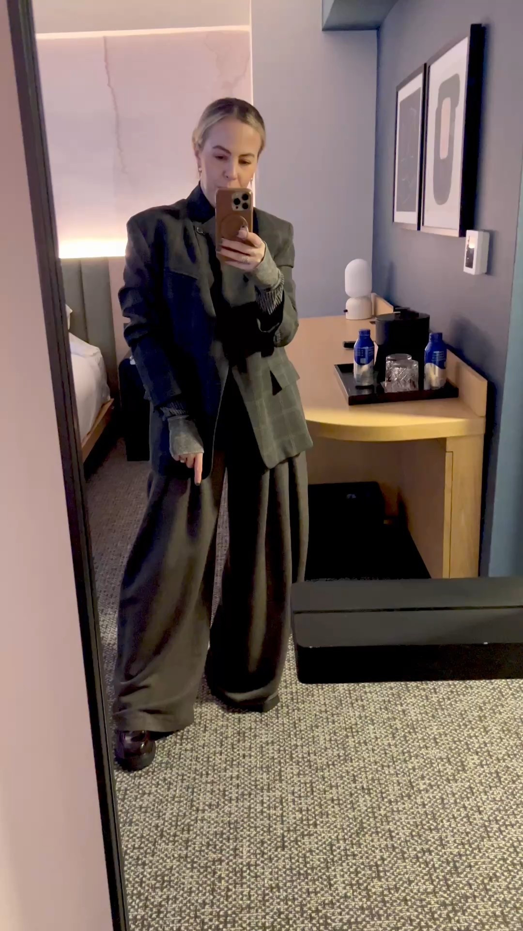 Zara workwear outfit - oversized menswear kind of vibe but with unique details on the blazer with this crossover neckline and on the trousers with the exaggerated pleat.

Blazer 8504/981/803
Trouser 8779/766/716
Both size S

#LTKOver40 #LTKWorkwear