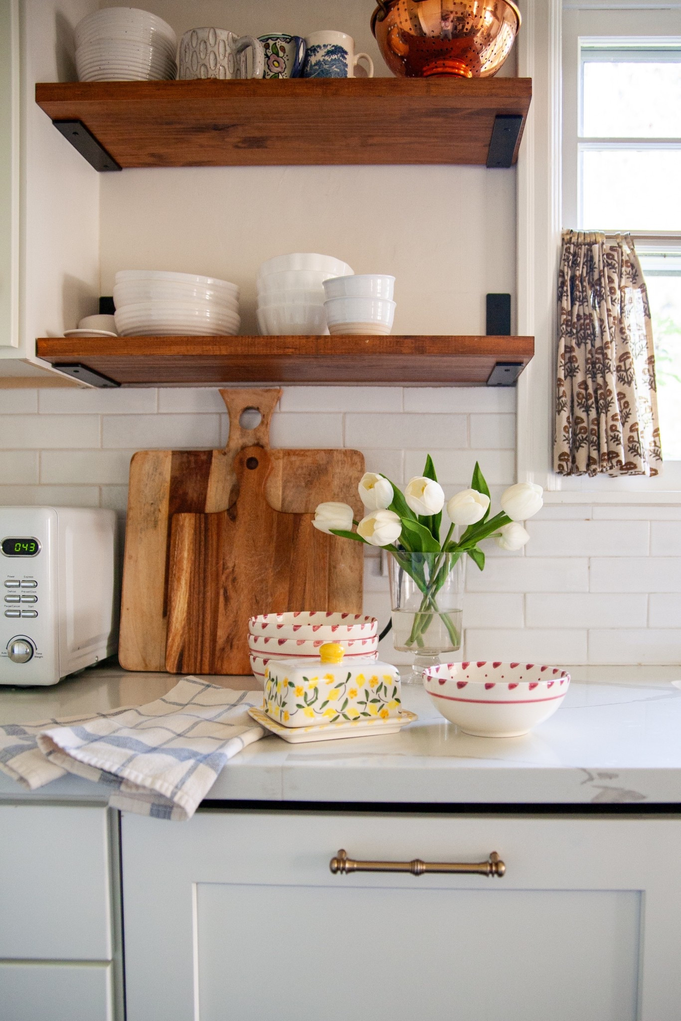 Dying to change some things about this kitchen, but in the meantime, enjoying these handpainted dishes from Portugal! Lesson: don’t let the perfect be the enemy of the good.

#LTKHome