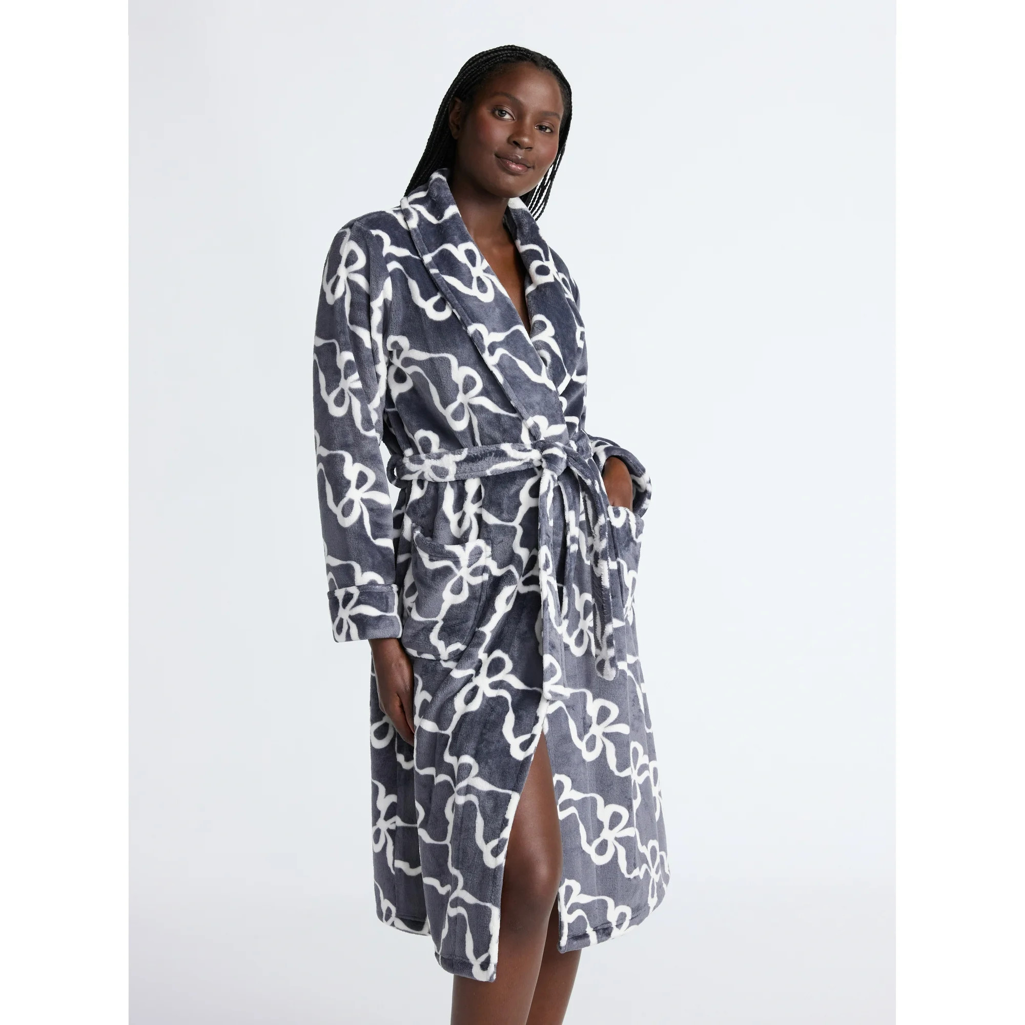 Joyspun Women's Plush Robe, Sizes S-3X - Walmart.com | Walmart (US)