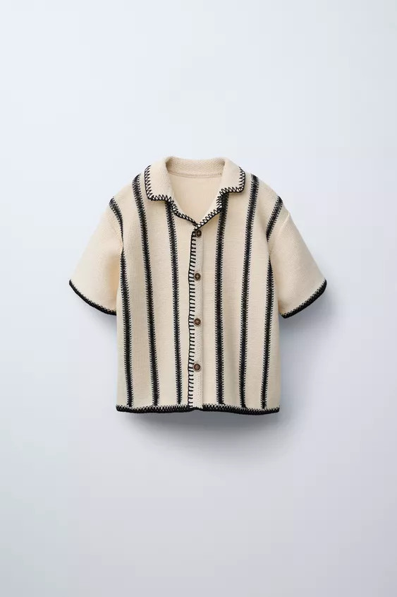 Knit polo shirt with spread collar and short sleeves. Front button closure. Embroidered stripe de... | Zara US