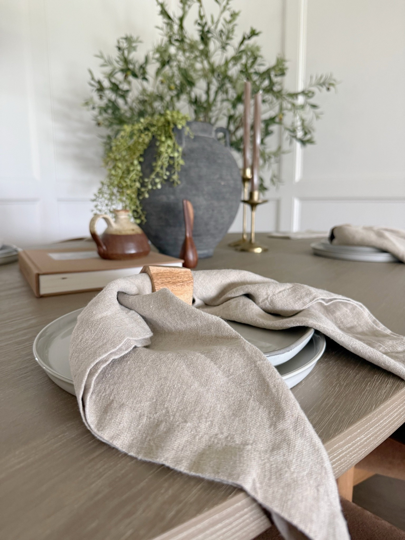 Dining room views 🤎



#tablescape #dinnerwear #diningroom #table #diningtable #diningchairs #neutralhome #organicmodern

#LTKHome